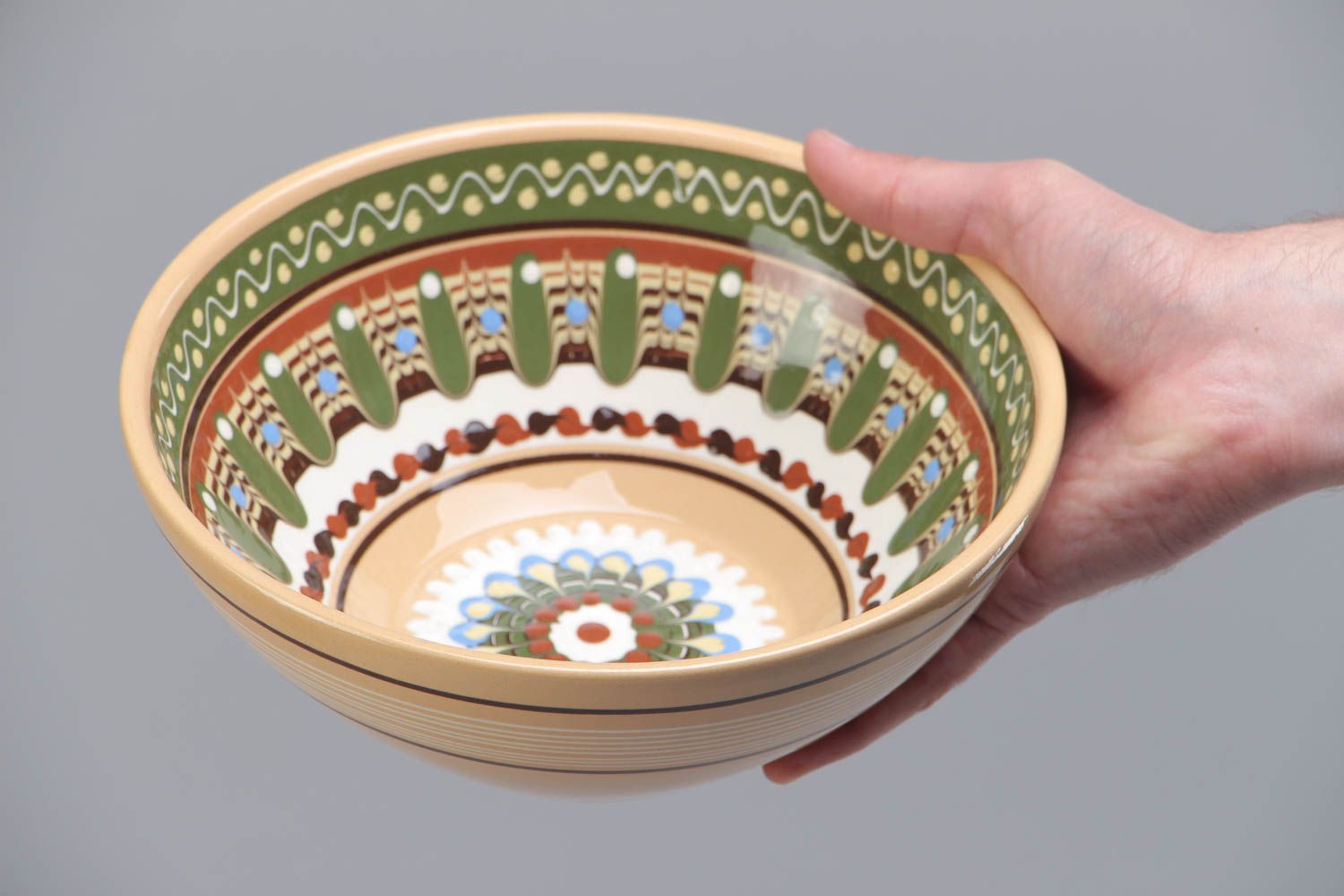 Керамическая миска для салатов с росписью глазурью ручной работы объемом 2 л фото 5