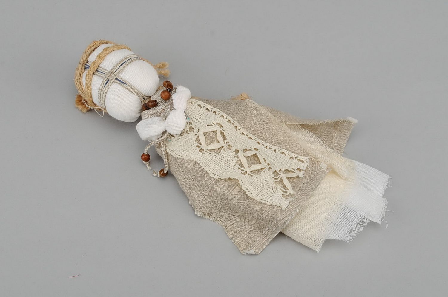 Bambola di stoffa fatta a mano amuleto talismano giocattolo etnico slavo
 foto 3