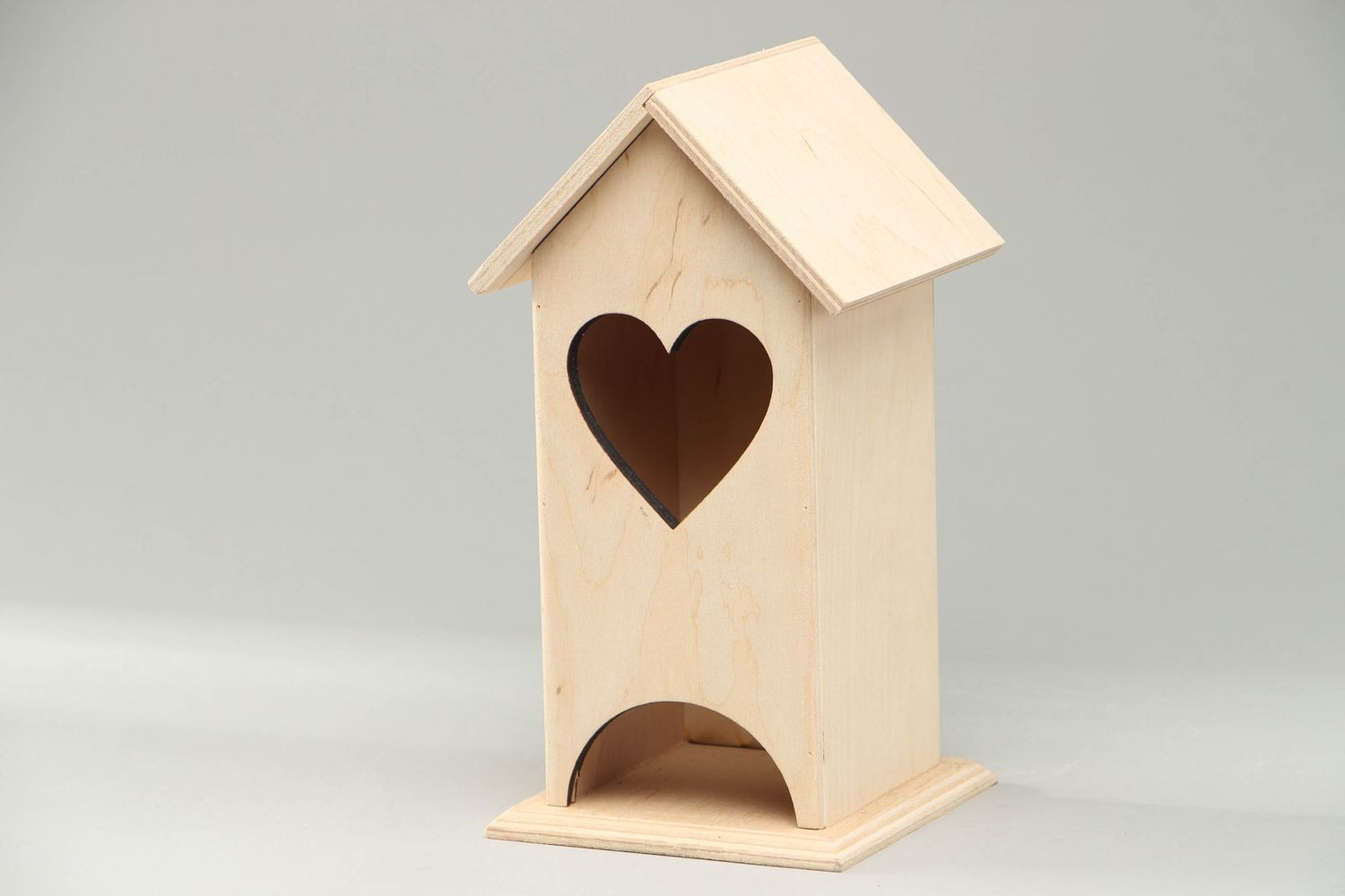 Pieza en blanco para creatividad con forma de casa de madera para decoupage foto 1