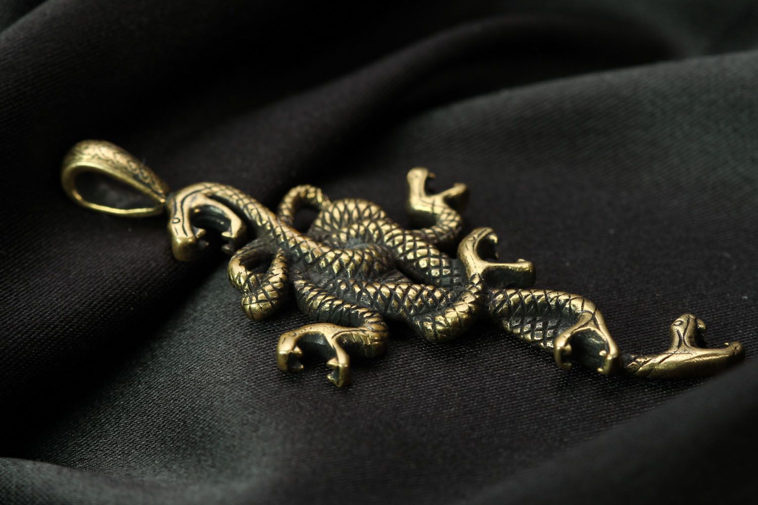 Pingente de bronze feito à mão Cruz da serpente foto 2