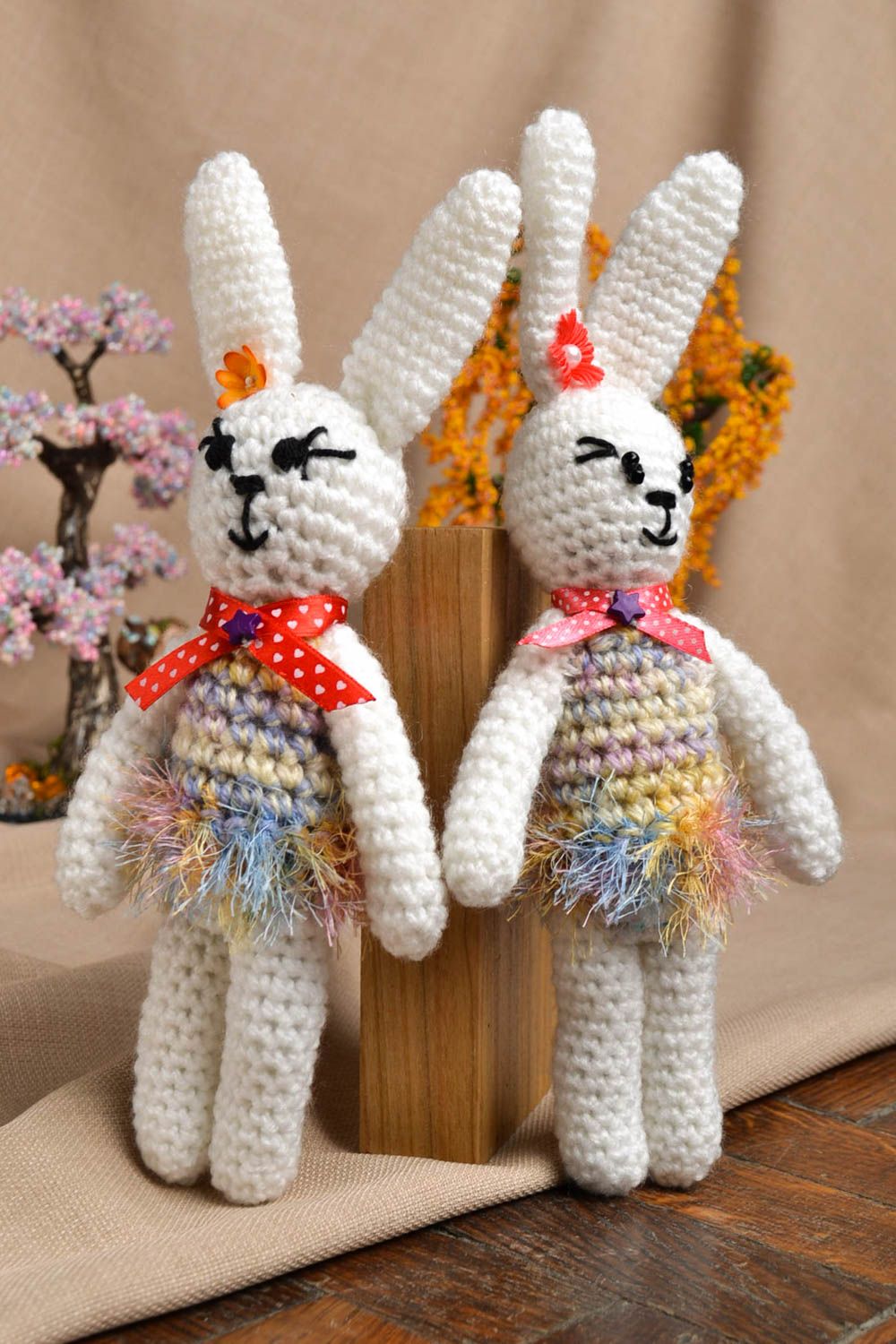Doudous lapins blancs fait main Jouets animaux tricot Cadeau enfant 2 pièces photo 1