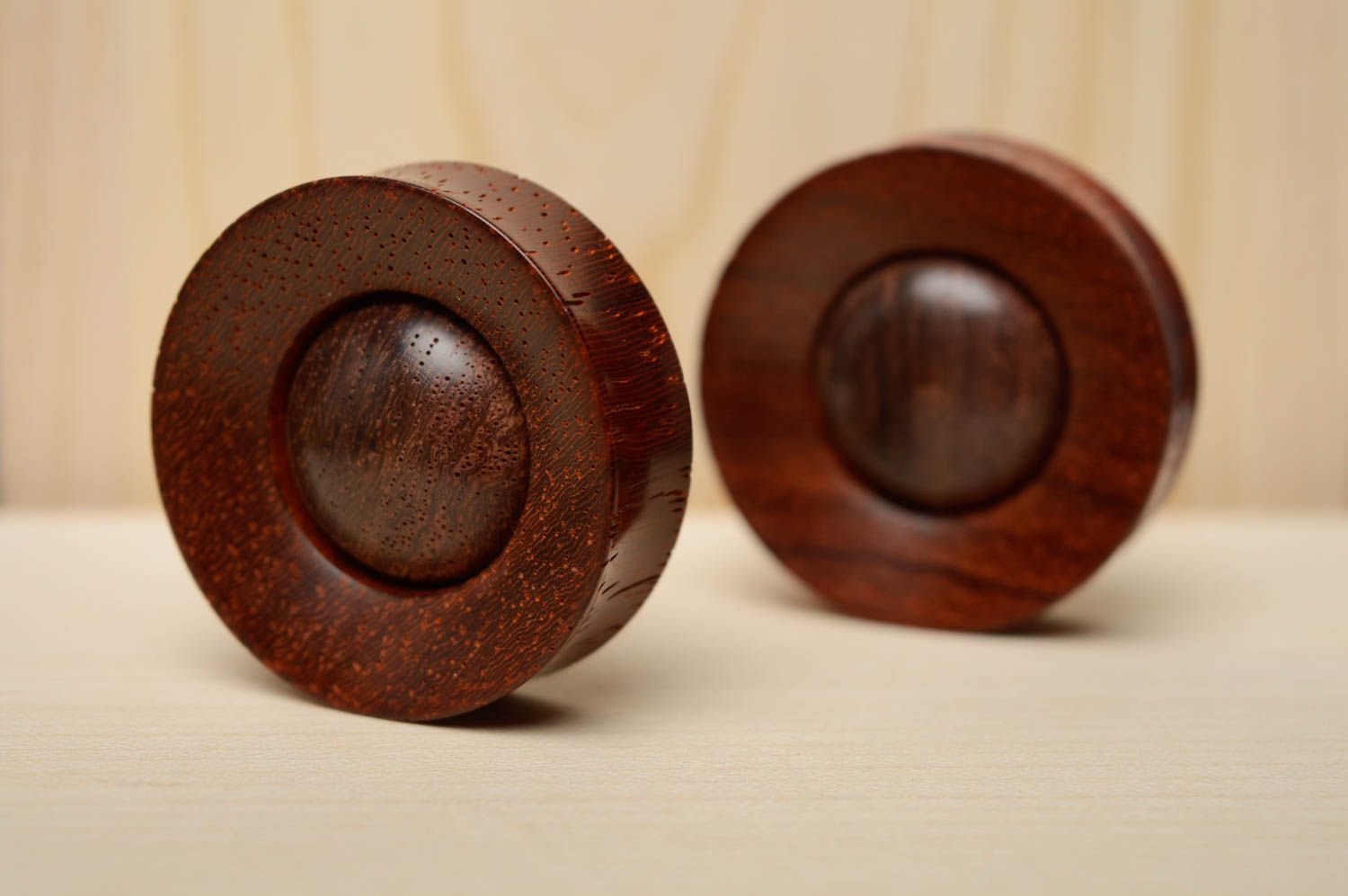 Piercing plugs faits main originaux en bois accessoires marron ronds 33 mm photo 3