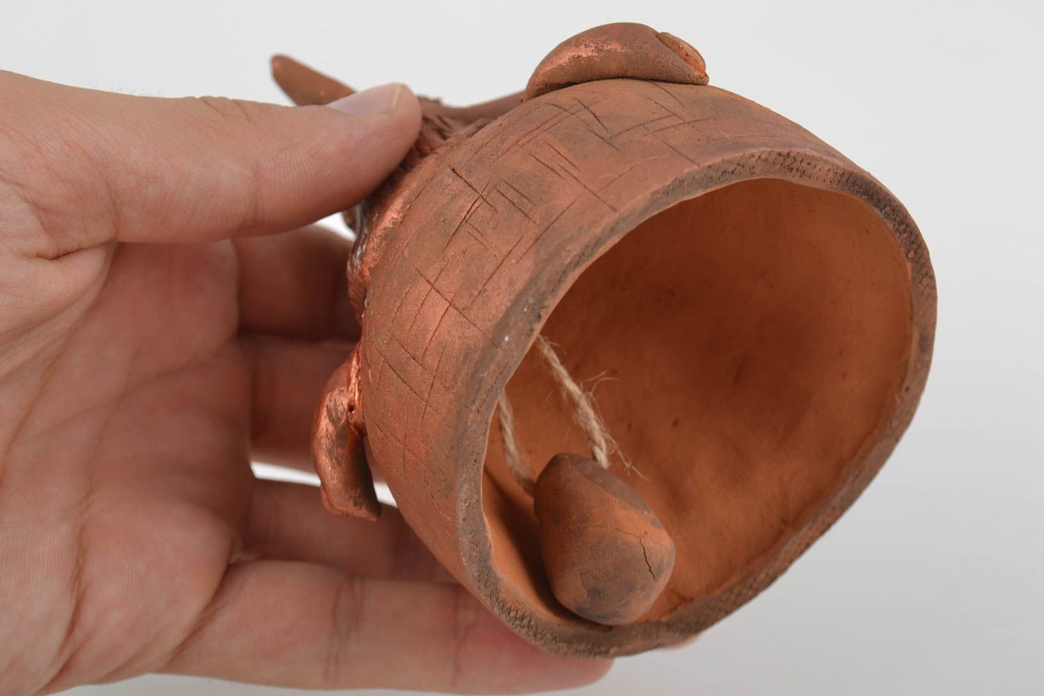 Campana de decoración artesanal cerámica hecha a mano con forma de caballo foto 2