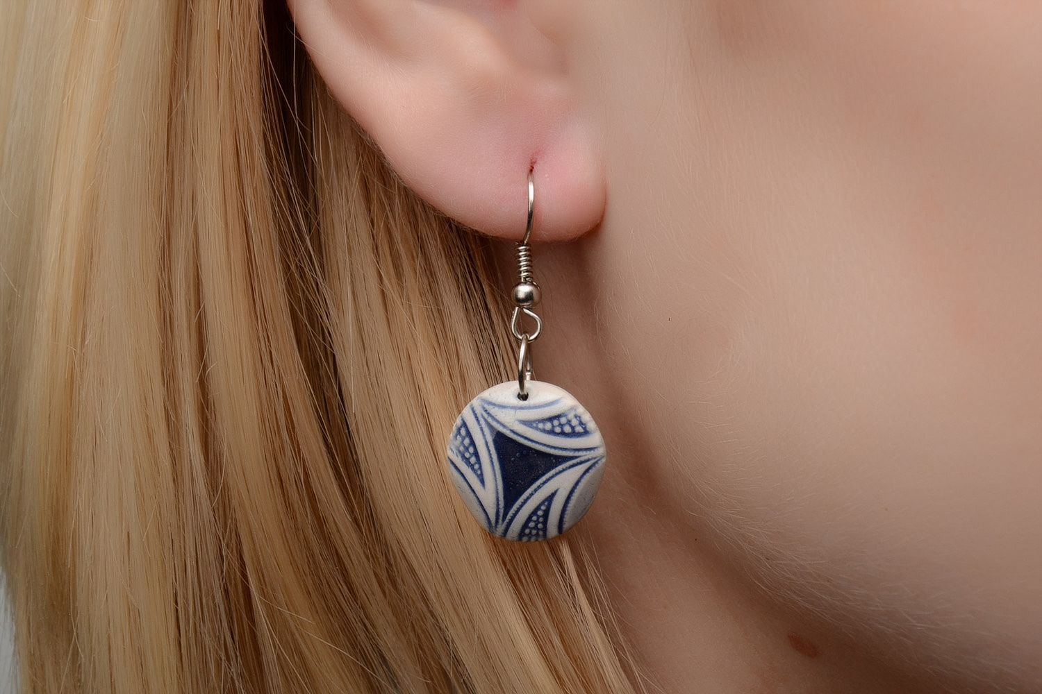 Handmade clay dangle round earrings with pattern of light color photo 2
