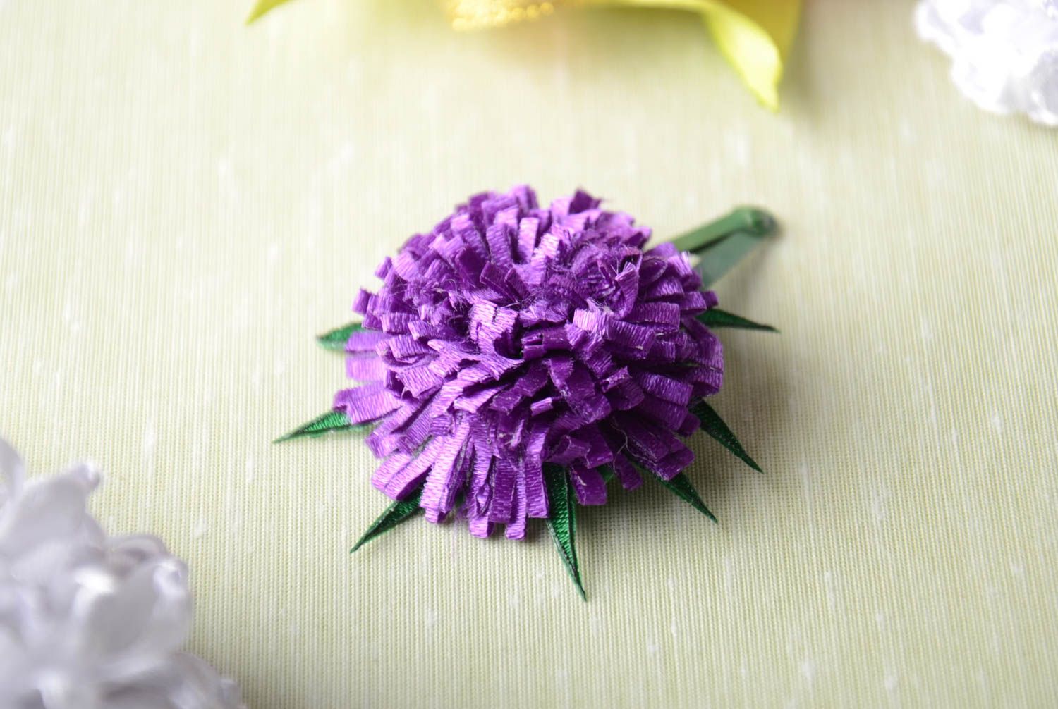 Pince à cheveux fleur violette en rubans et tissu polaire faite main petite photo 1