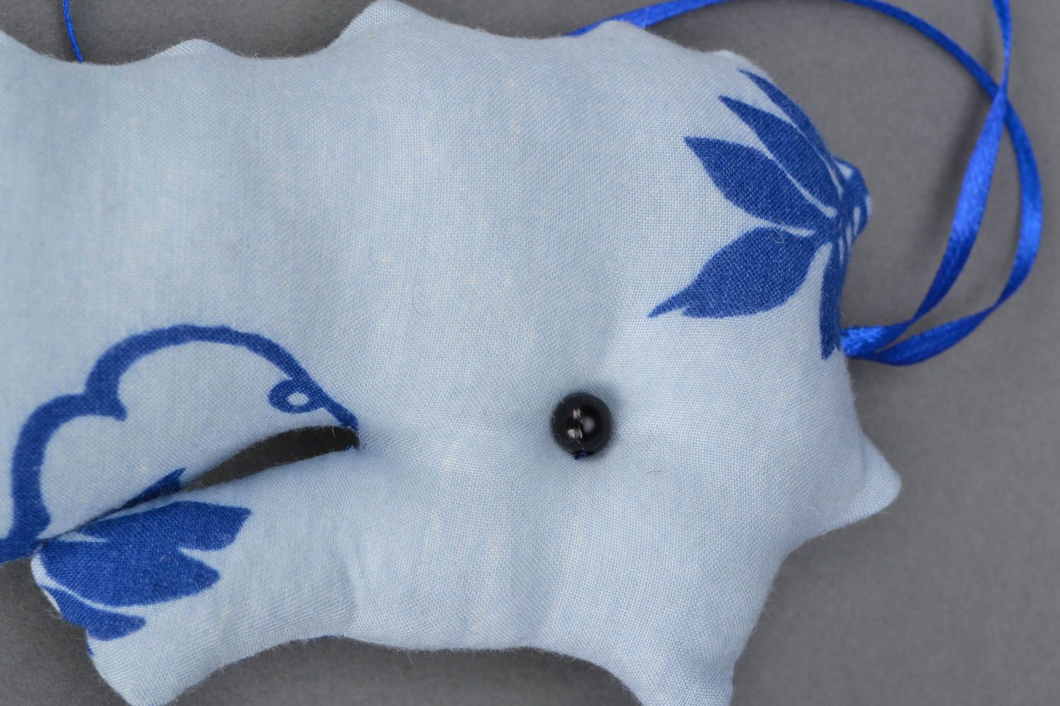 Doudou en tissu muni de boucle Cheval de mer bleu photo 3