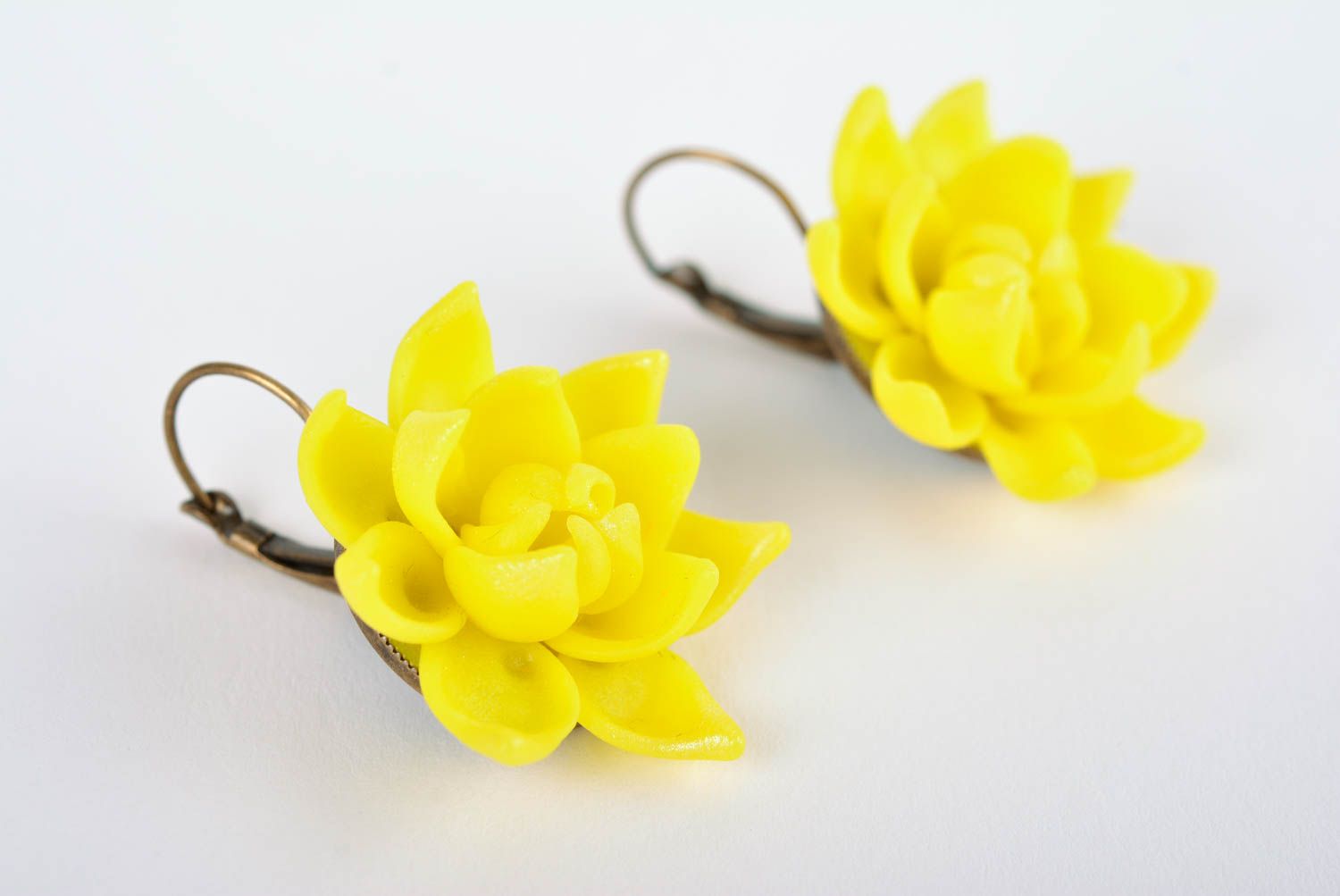 Boucles d'oreilles fleurs Bijou fait main jaunes design Accessoire femme photo 1