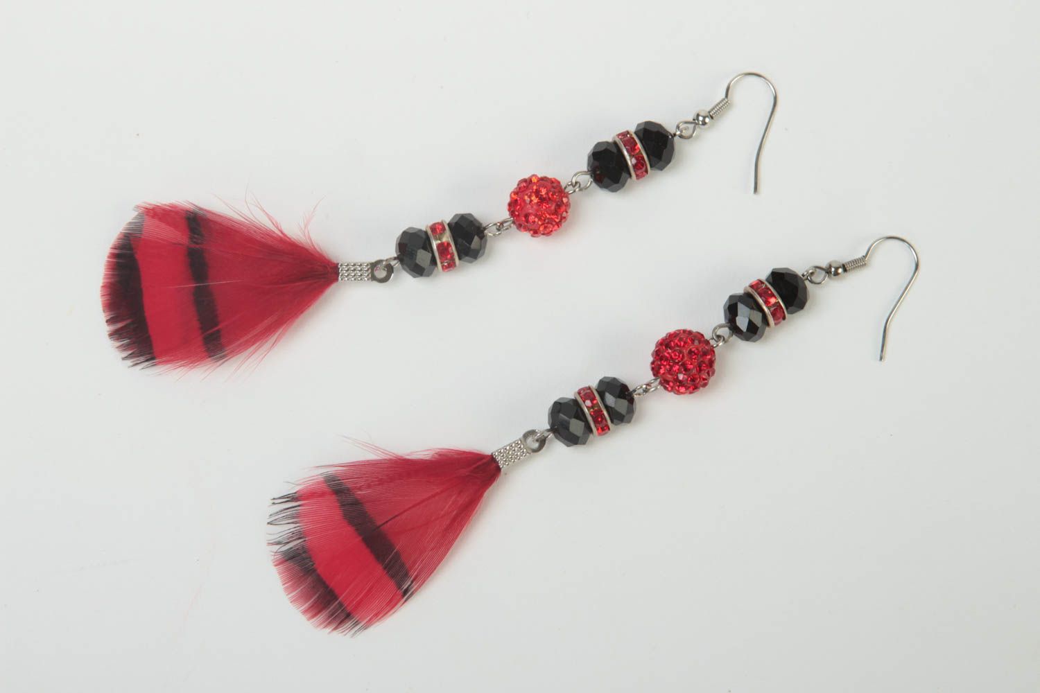 Серьги ручной работы модные серьги оригинальные серьги с перьями черно красные фото 2