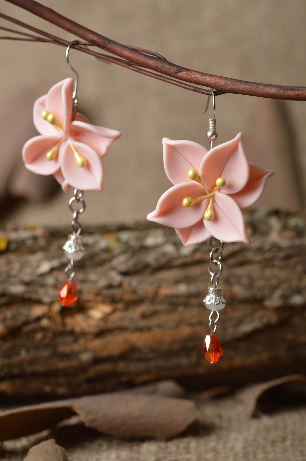 Boucles d'oreilles pendantes Bijou fait main fleurs roses délicates Cadeau femme photo 1