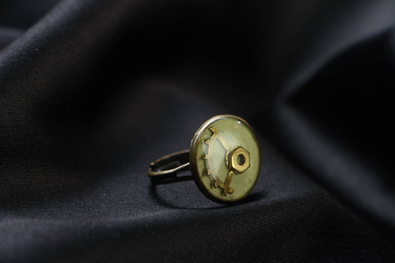 Steampunk ring with clock mechanism photo 1