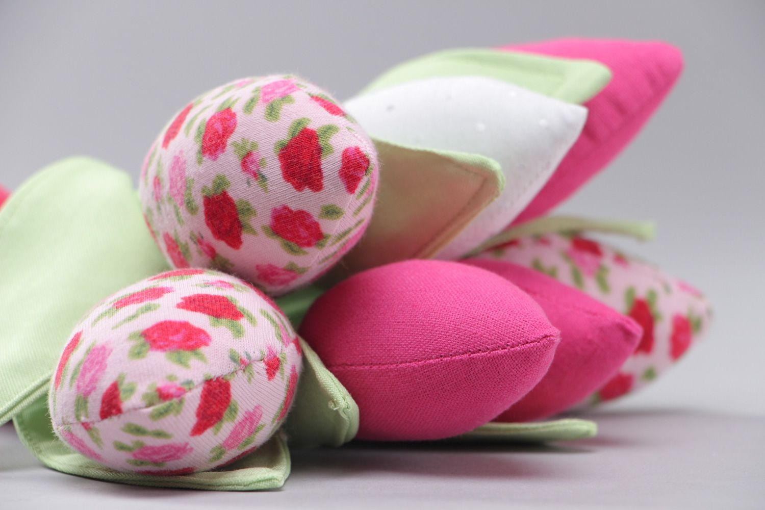 Handgemachter Blumenstrauß von Tulpen aus Baumwollstoff für Textil Dekoration foto 2