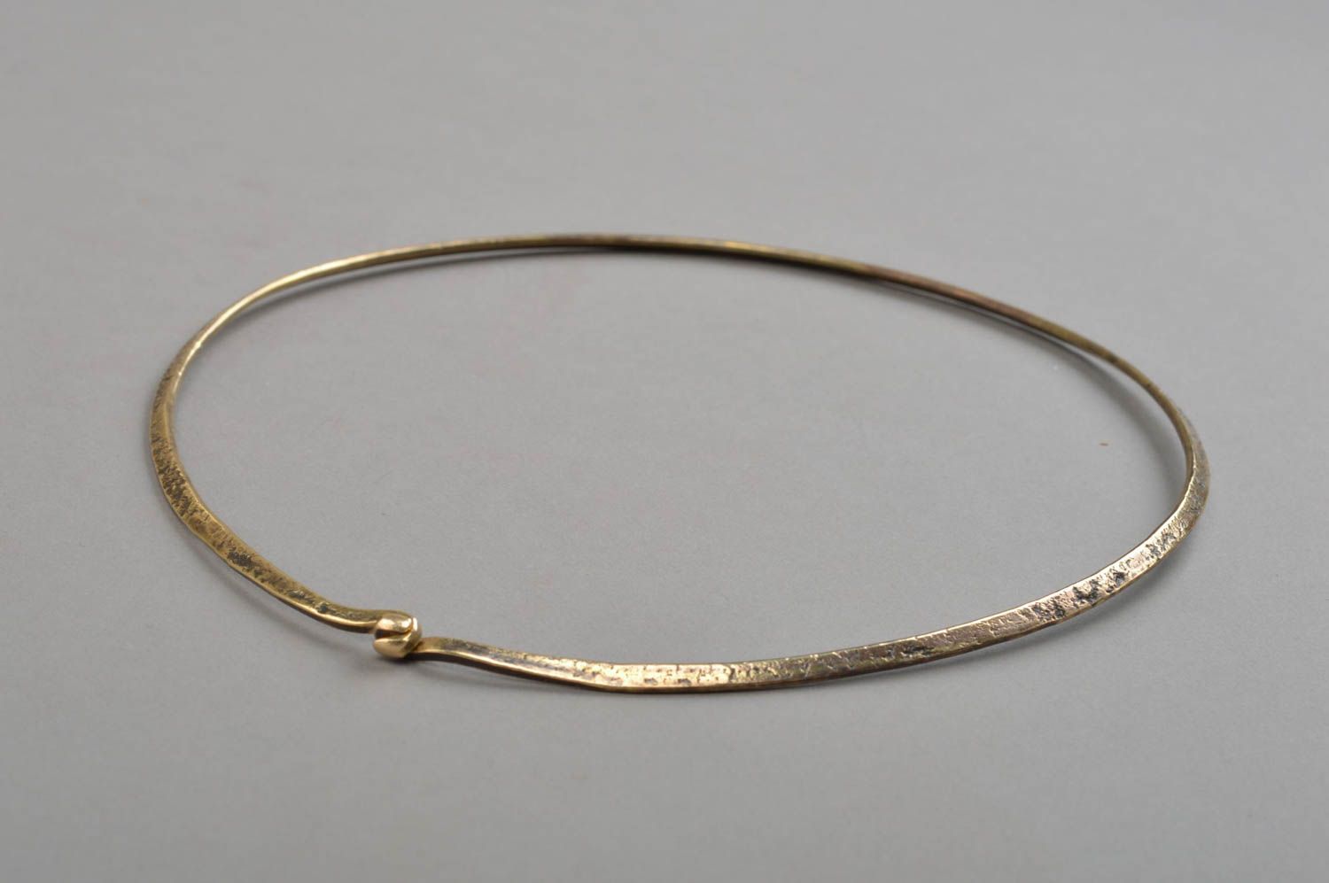 Originelles schönes handgemachtes Schlauch Collier Halskette aus Metall foto 3