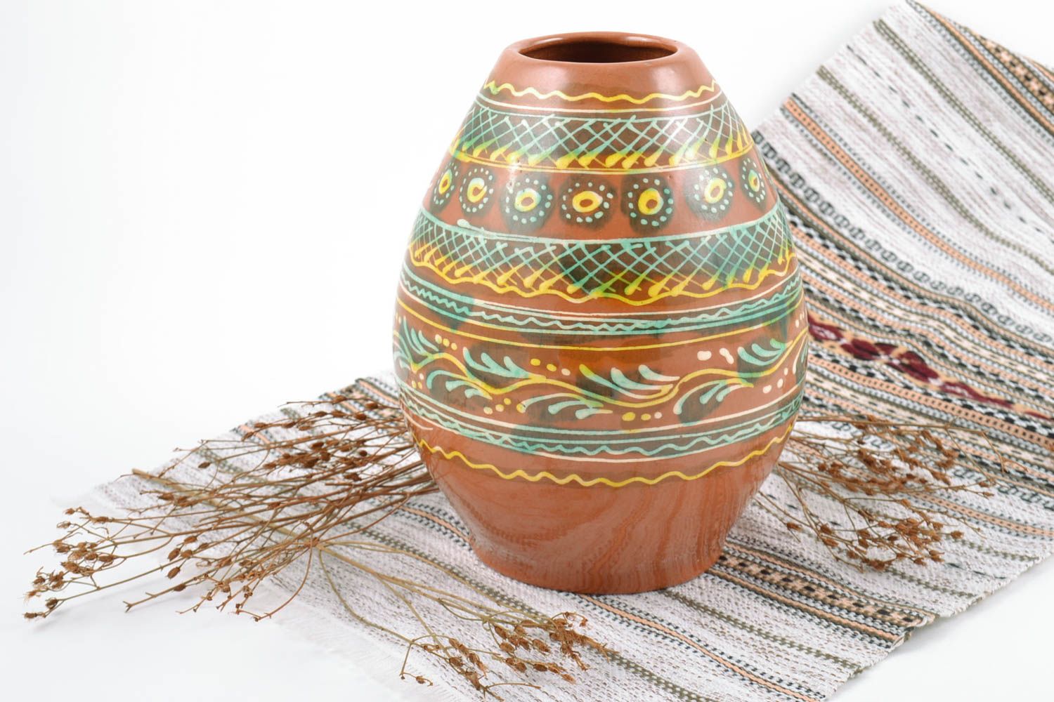Высокая декоративная ваза из глины в росписью в этническом стиле ручной работы фото 1