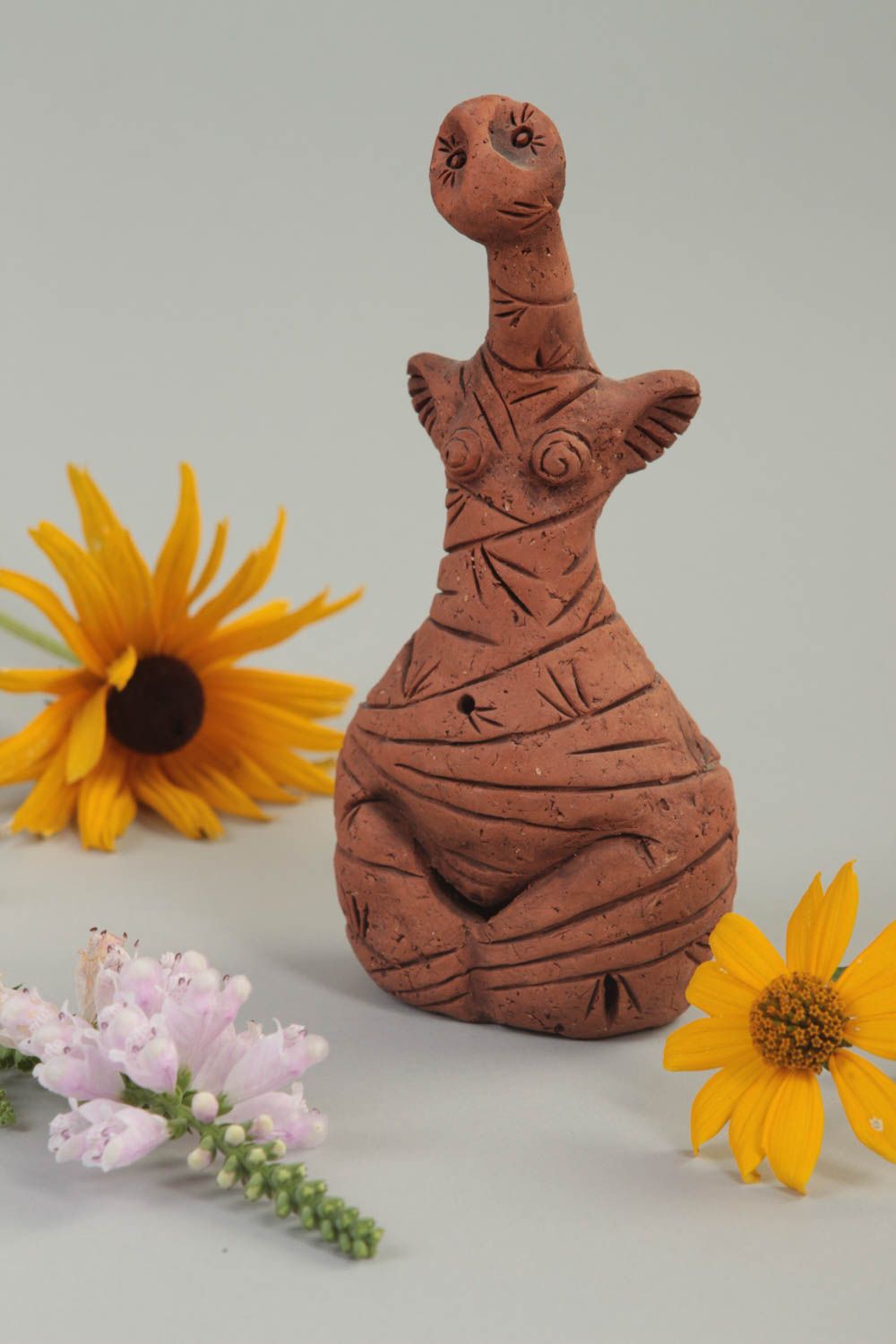Статуэтка ручной работы глиняная статуэтка декоративная глиняная фигурка Девушка фото 1