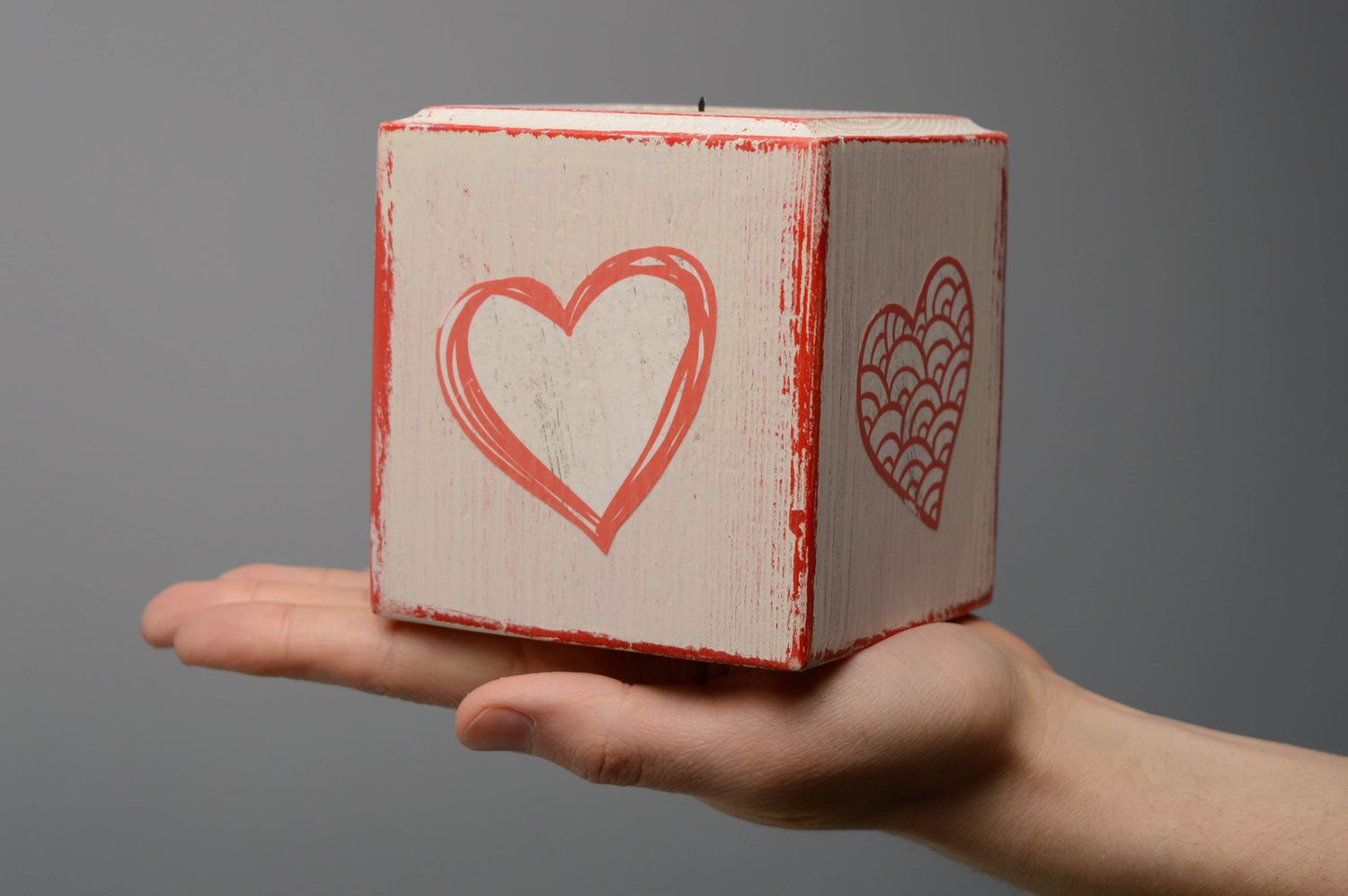 Bougeoir en bois décoré carré avec coeurs fait main photo 4