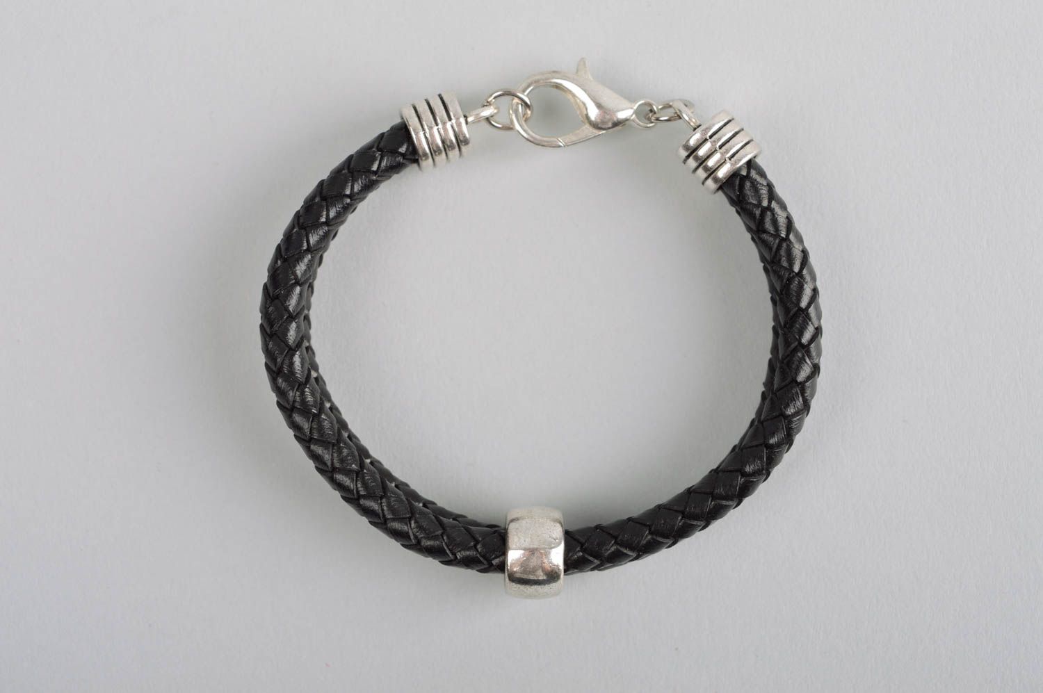 Bracelet cuir naturel Bijoux fait main Cadeau femme noir design tressé photo 3