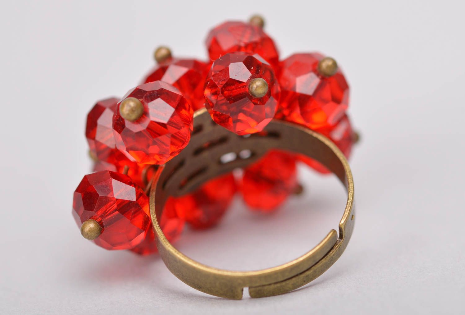 Необычное кольцо из стекляруса гранатового цвета аксессуар ручной работы фото 3