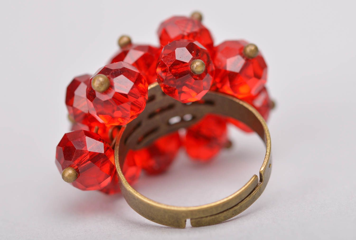 Bague fantaisie Bijou fait main de couleur rouge réglable Accessoire femme photo 3