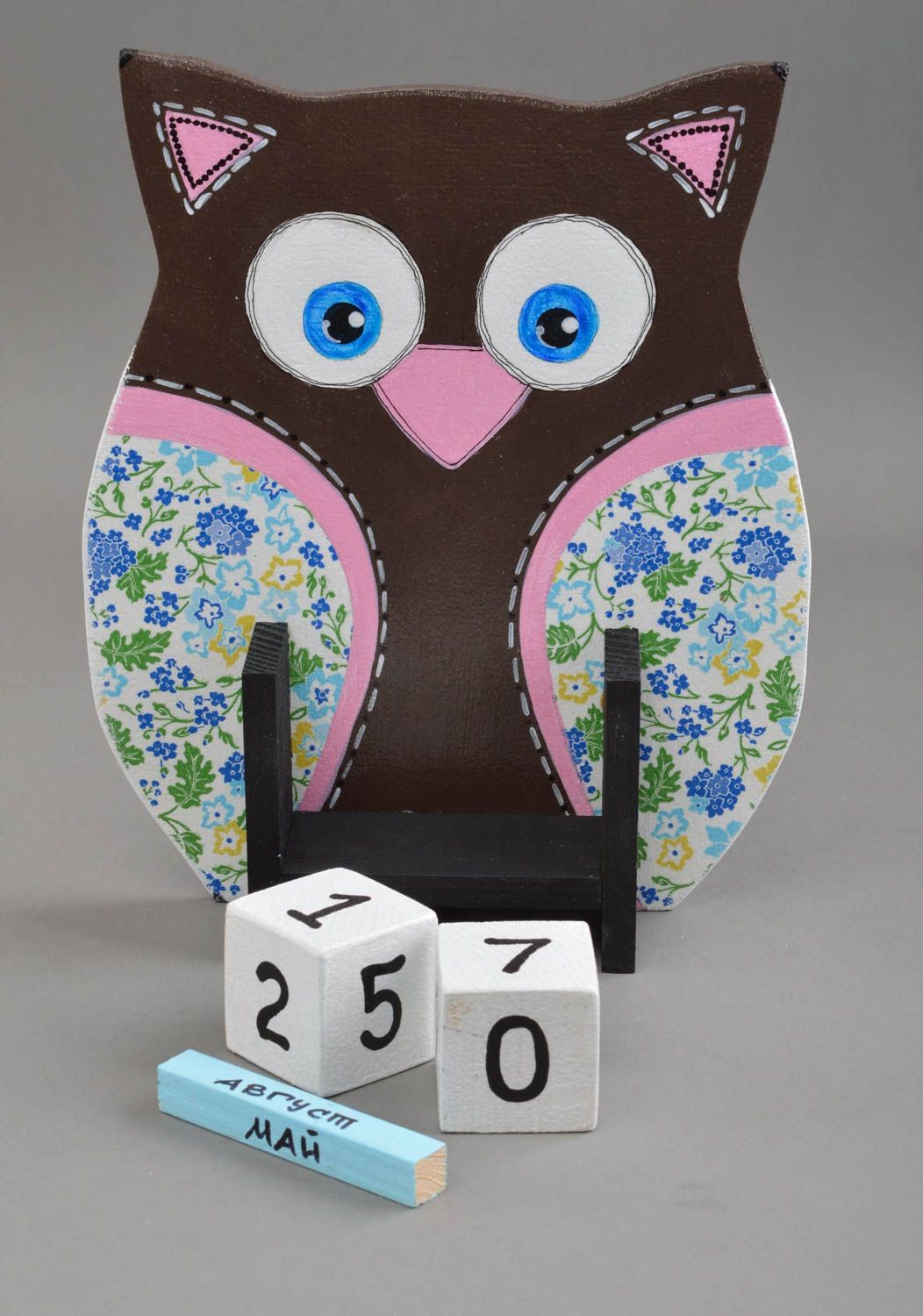 Handmade cute owl calendar unusual table decor stylish animal figurine photo 3