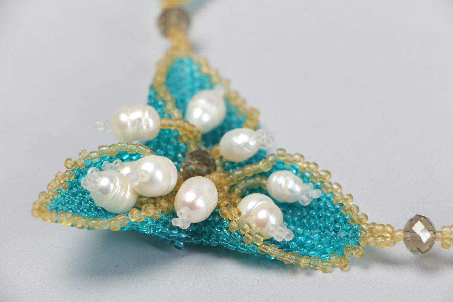 Collier en perles de rocaille et perles d'eau douce fait main bleu motif floral photo 4