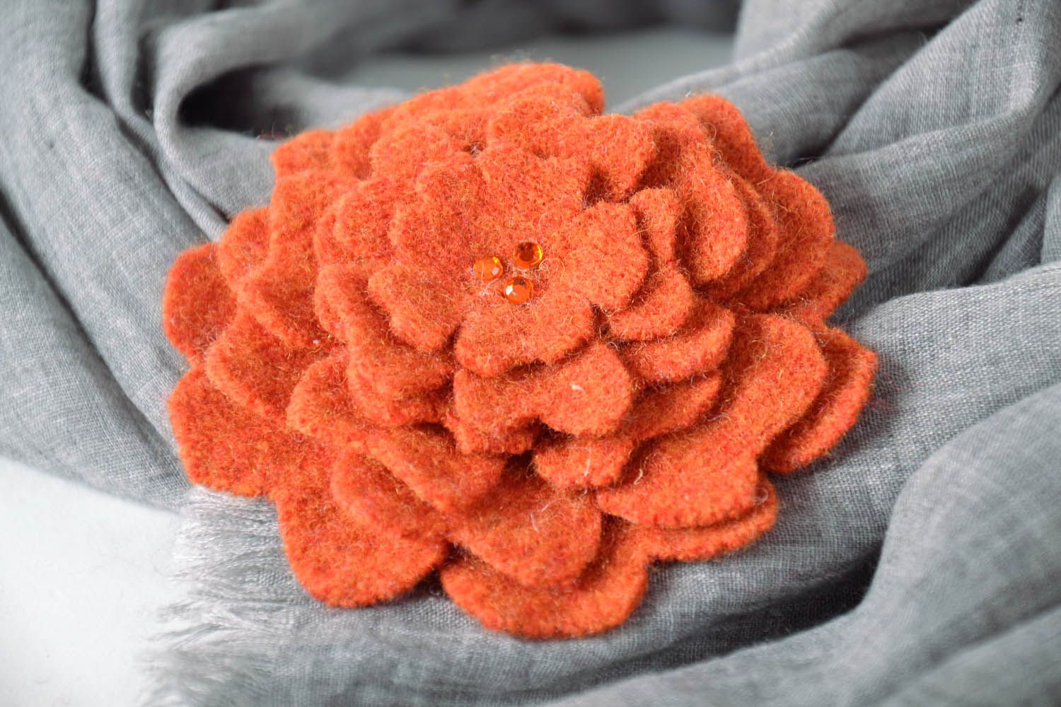 Grande broche fleur en laine Pavot photo 1
