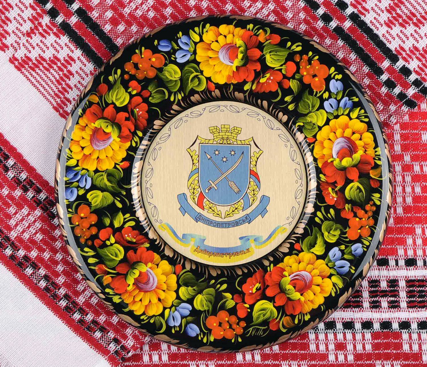 Decorative painted plate photo 2