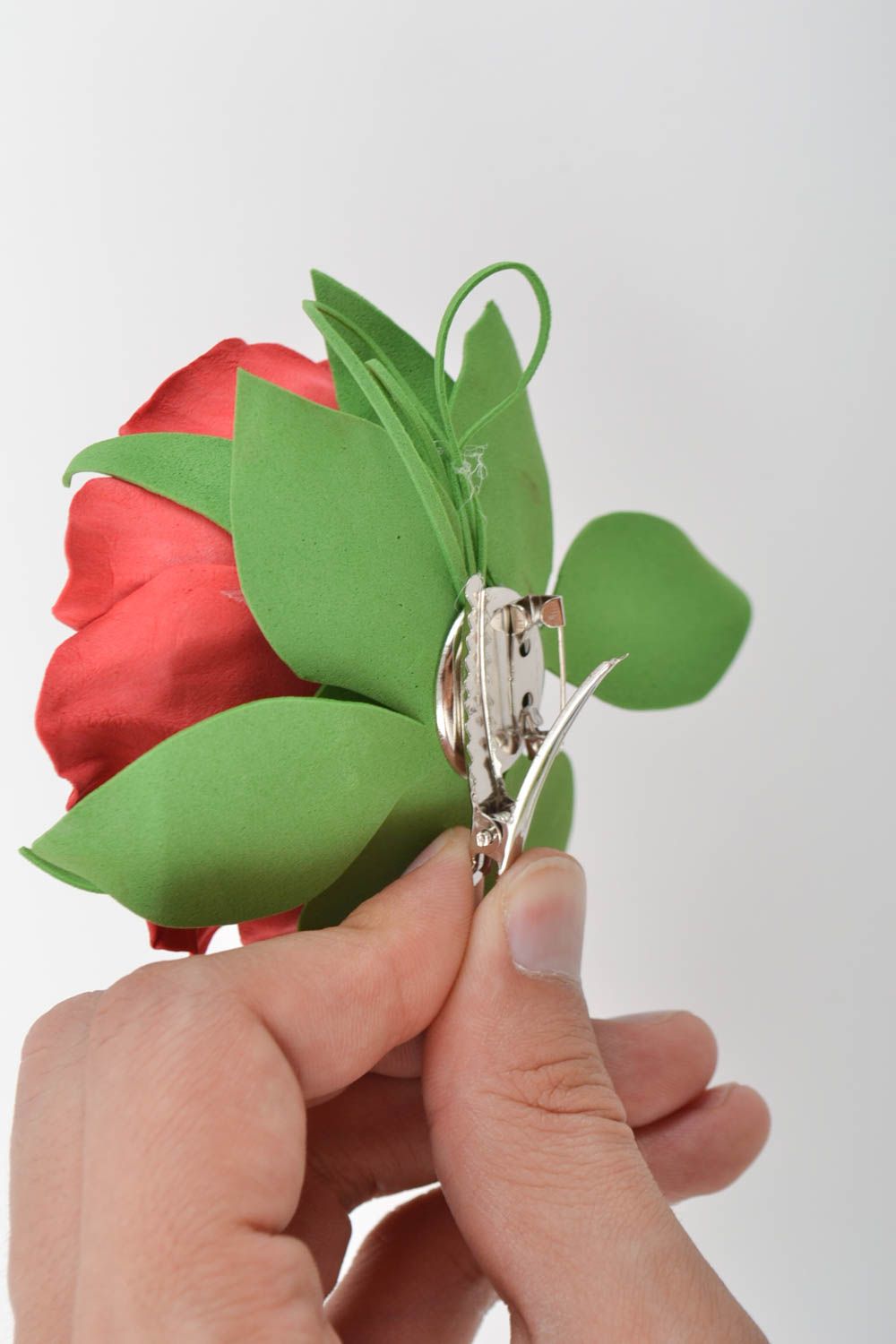 Barrette-broche fleur faite main en foamiran rouge originale belle Rose photo 4