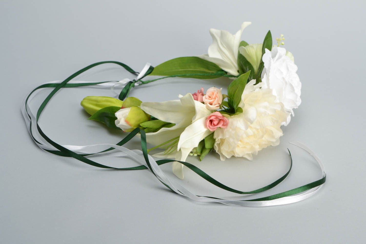 Large headband with artificial flowers photo 3