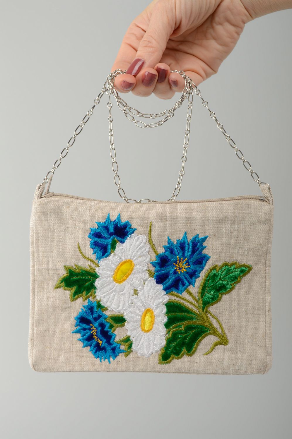 Linen clutch with zipper fastener and embroidery photo 2