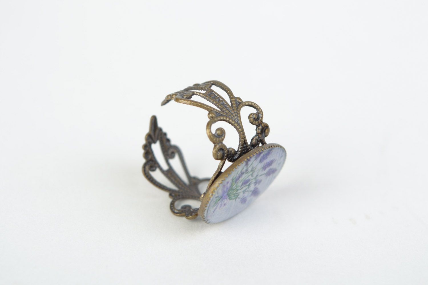 Кольцо из ювелирной смолы с изображением лаванды овальное ручной работы фото 5