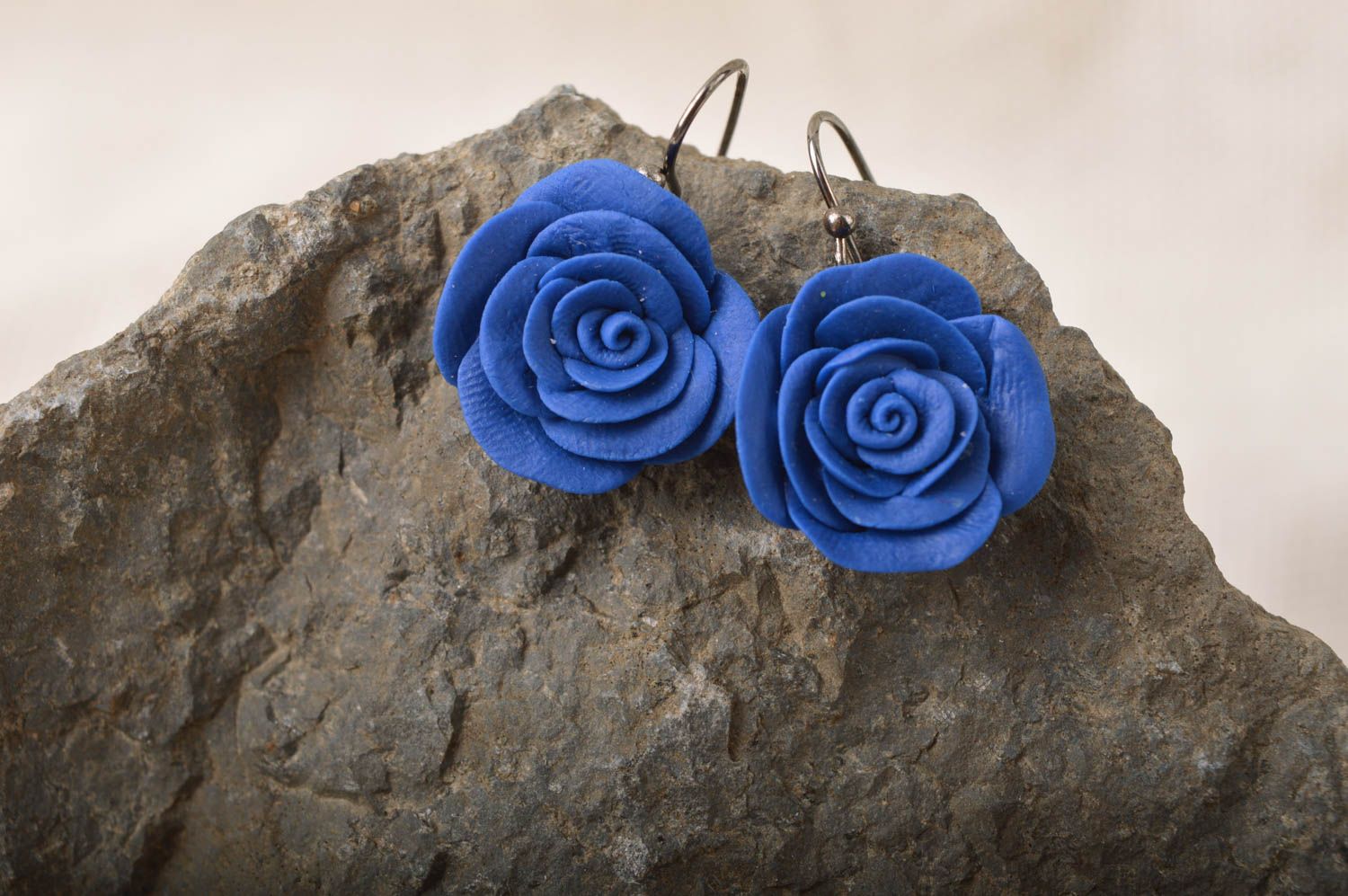 Handmade beautiful moulded earrings made of cold porcelain in shape of roses photo 1