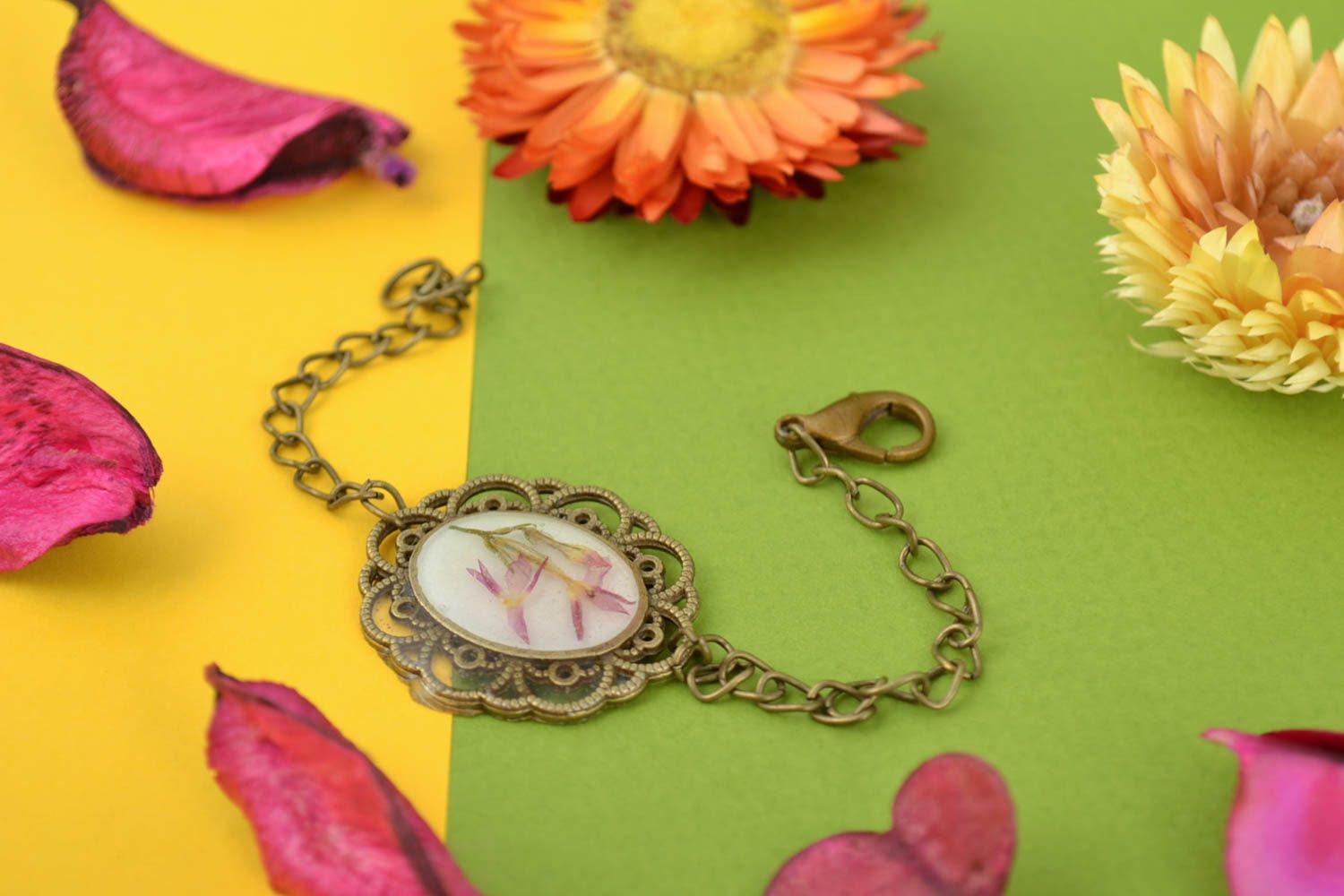 Handmade vintage metal chain womens wrist bracelet with flower in epoxy resin photo 1