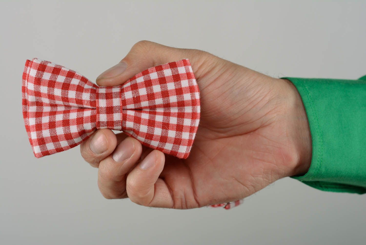 Bow tie with red and white check pattern photo 5