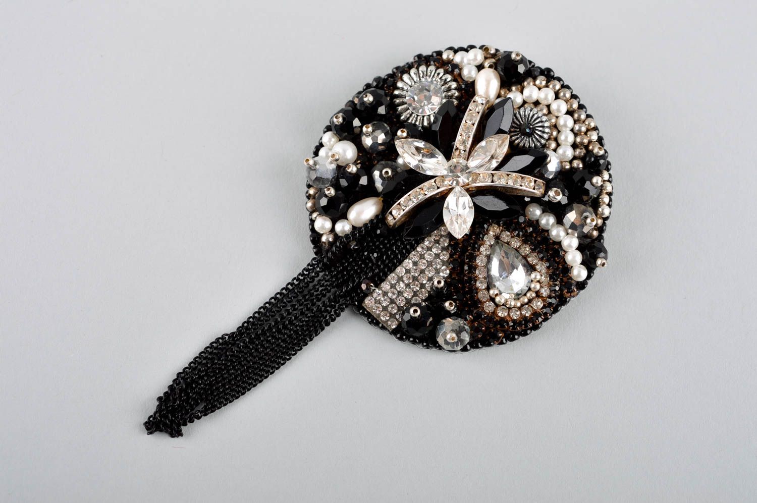 Broche noire Bijoux fait main perles rocailles design ronde Accessoire femme photo 2