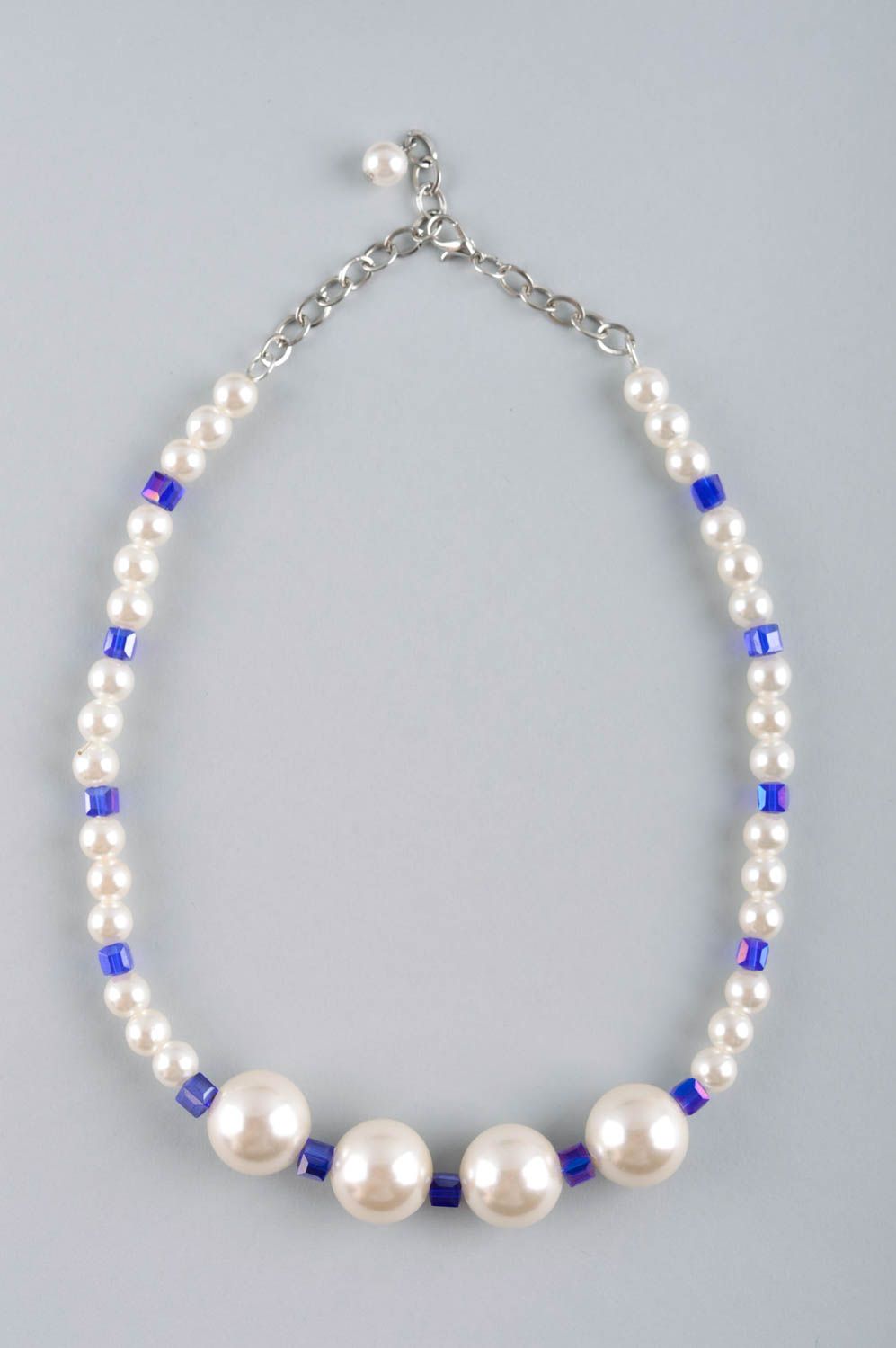 Collier design Bijou fait main blanc fausses perles cristaux métal Cadeau femme photo 3