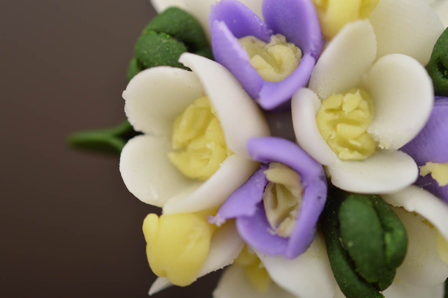 Anillo de arcilla polimérica artesanal con flores original estiloso femenino foto 4