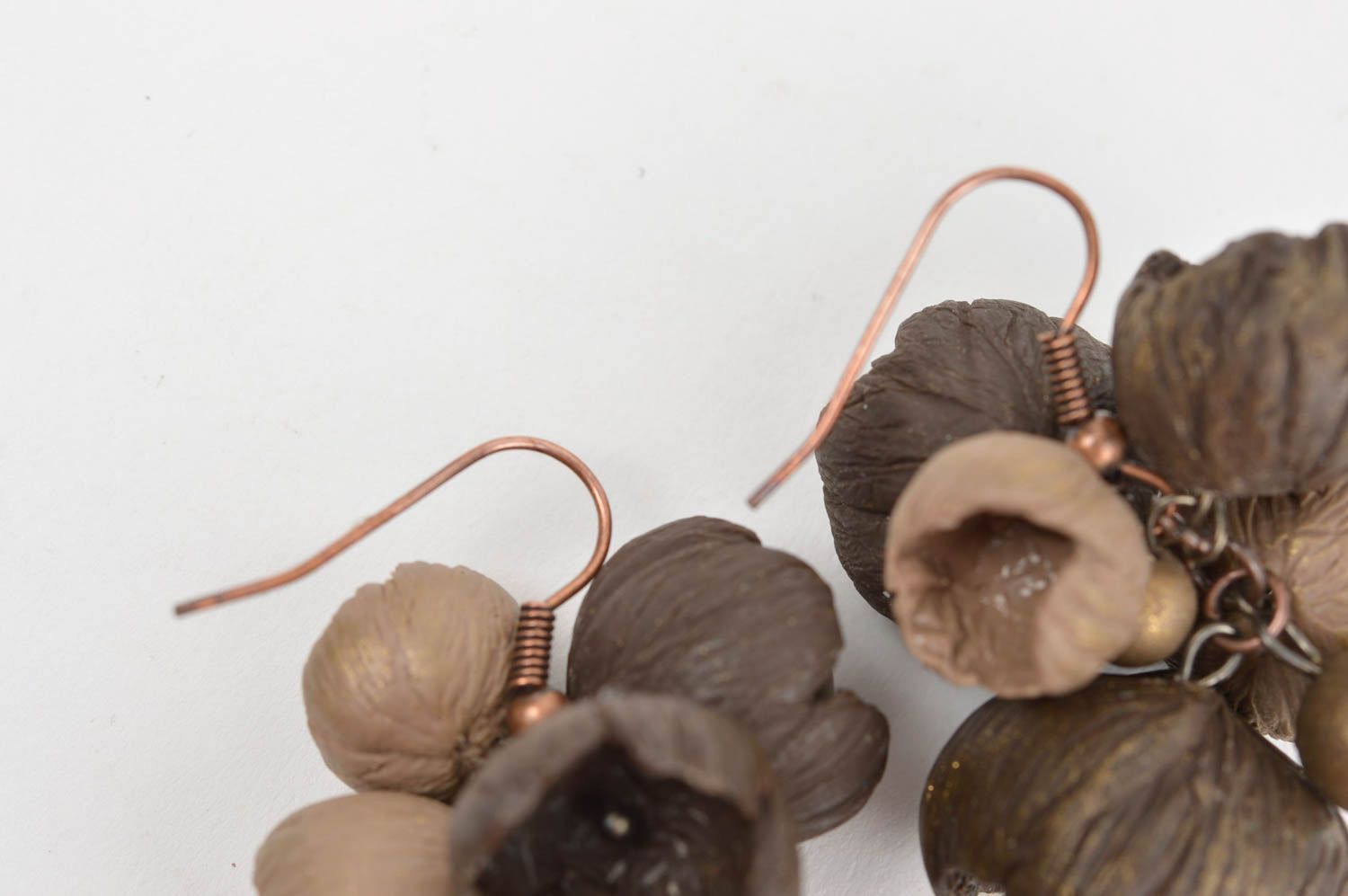 Boucles d'oreilles en pâte polymère et perles fantaisie avec fleurs faites main photo 5