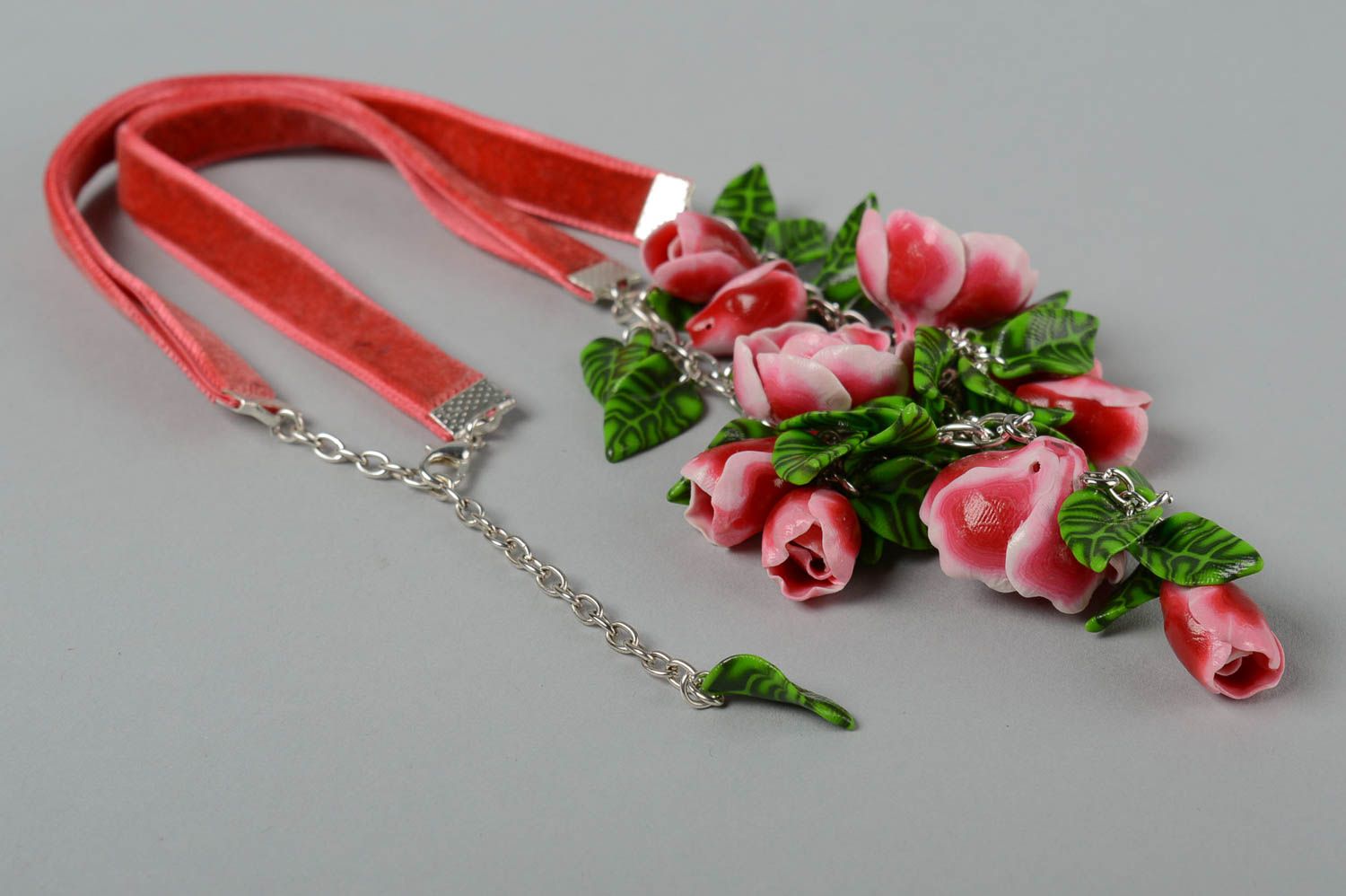 Collier pâte polymère Bijou fait main fleur de rose sur ruban Cadeau pour femme photo 4