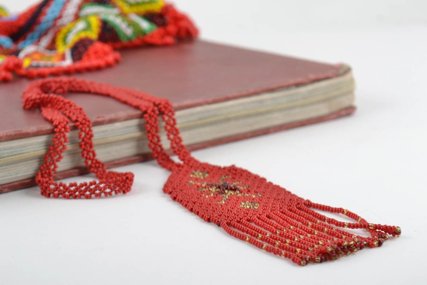 Collier en perles de rocaille tchèques fait main tressé original rouge photo 1