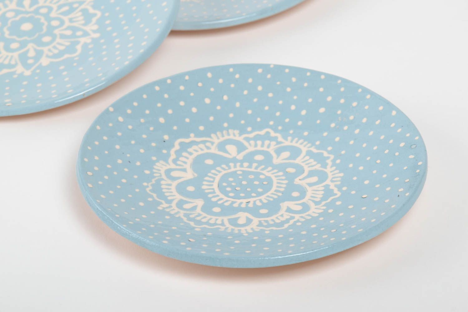 Набор тарелок 3 штуки голубые из гончарной глины ручной работы расписные Цвет фото 5