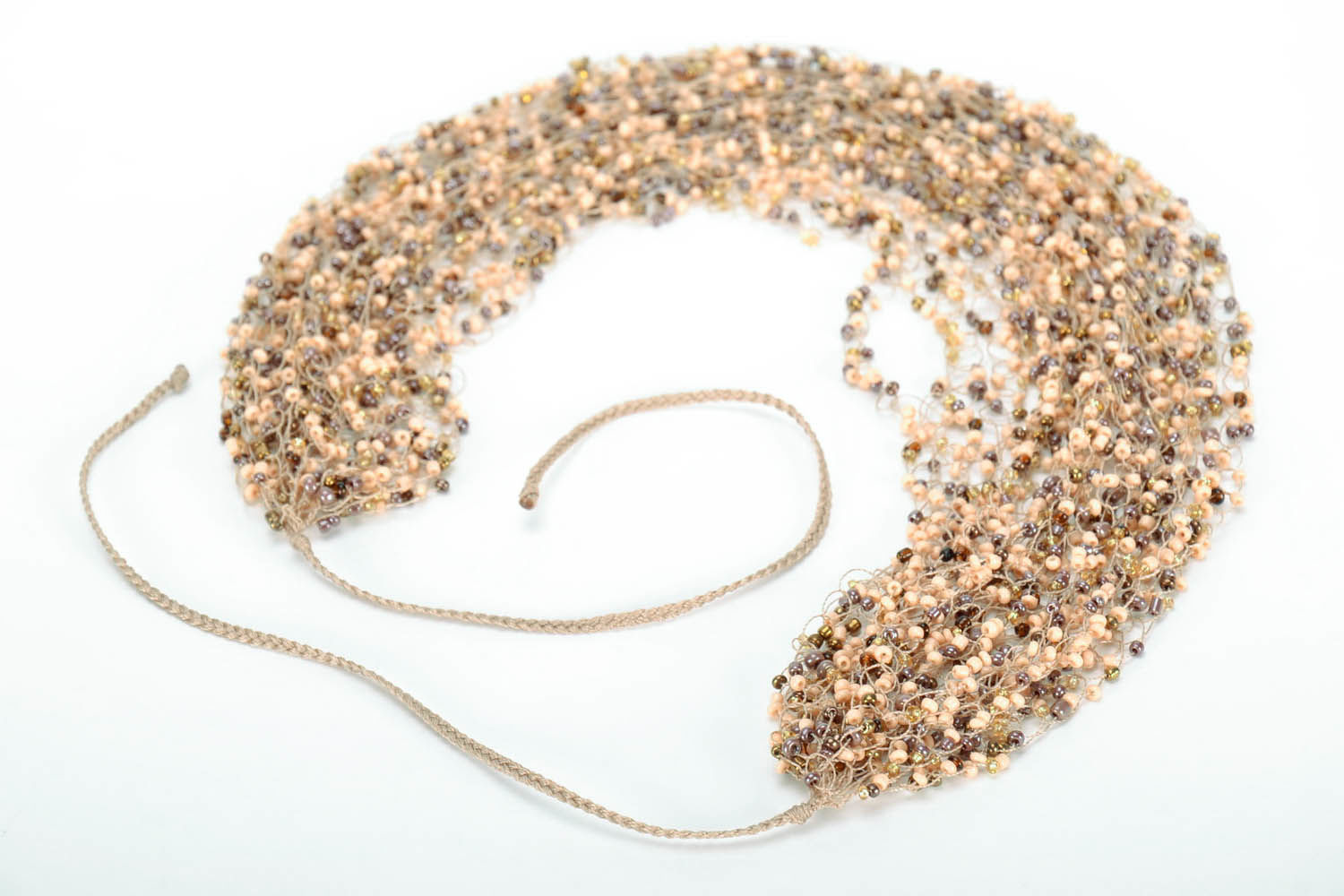 Volume necklace made of beads photo 1
