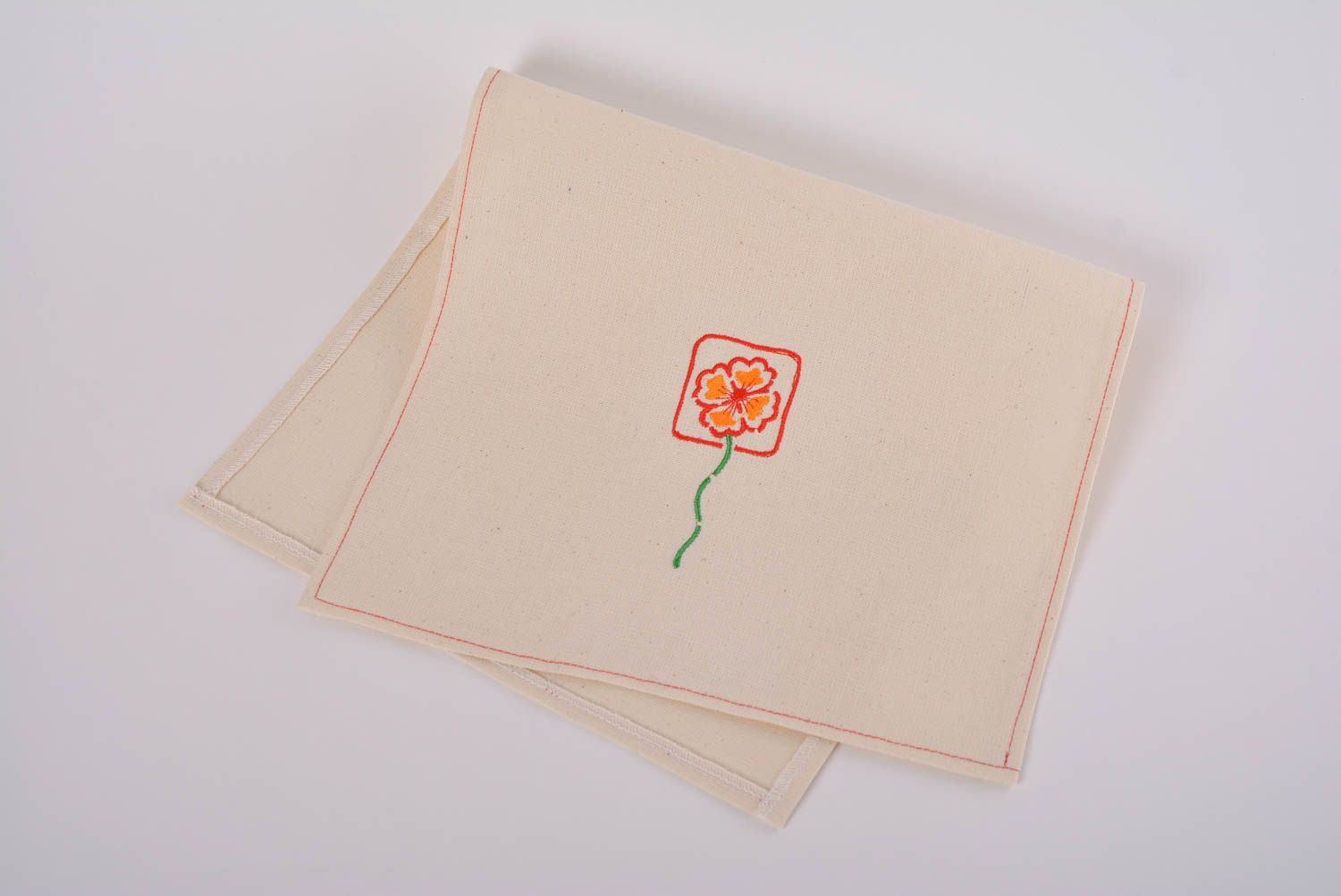 Serviette de table en tissu de mi-lin beige avec broderie de fleur faite main photo 1
