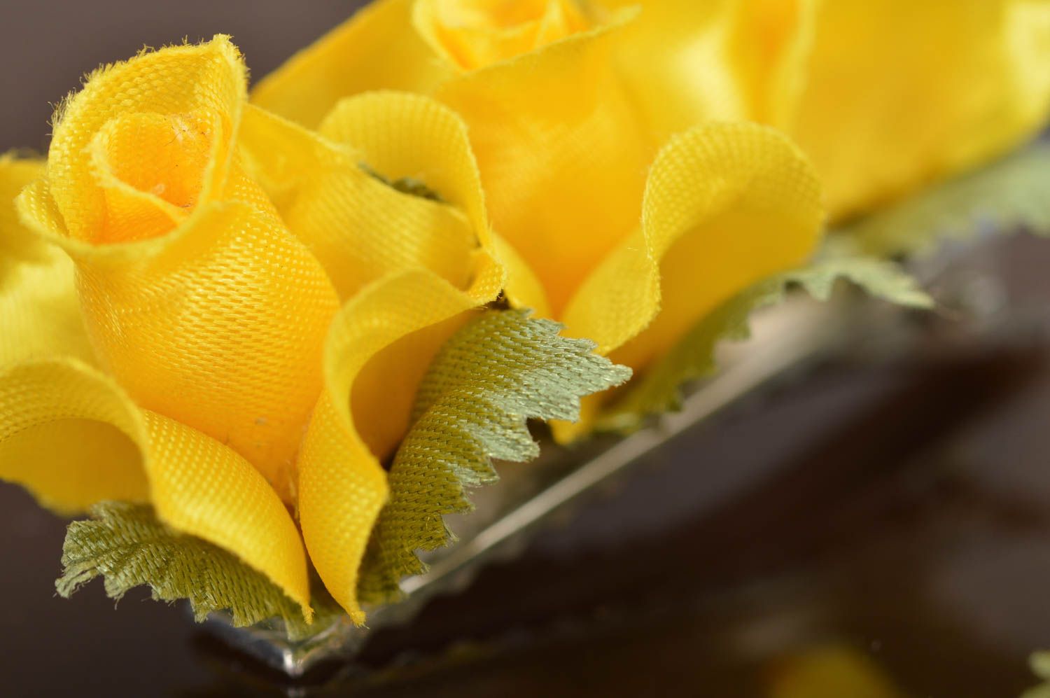Originelles schönes gelbes handmade Haarklammer Set 2 Stück aus Kunstblumen foto 4