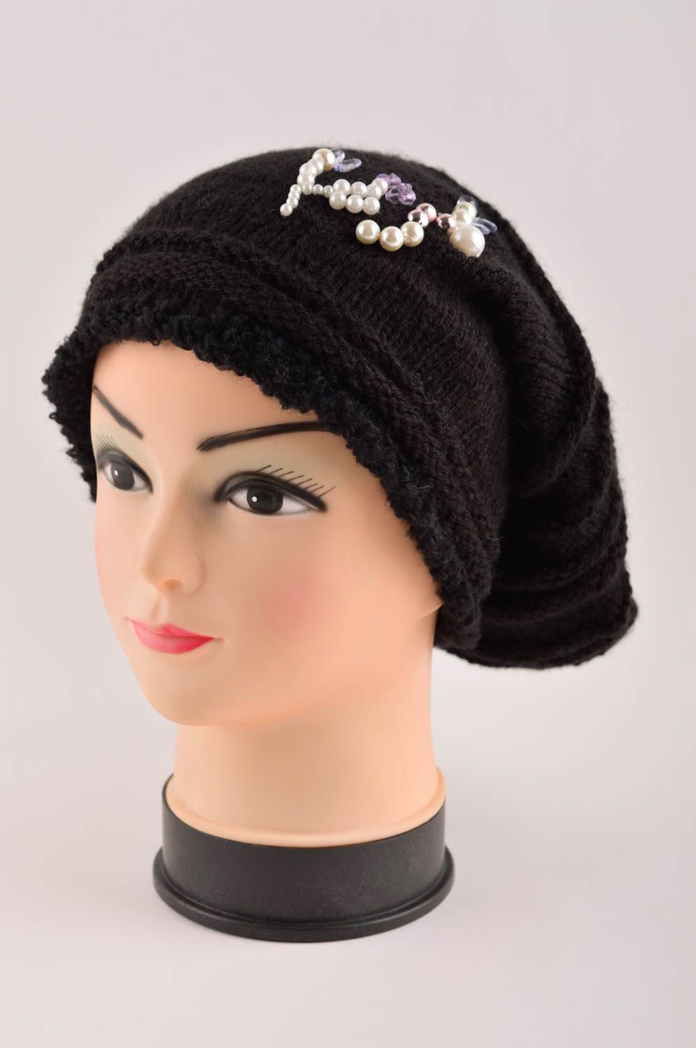 Schöne Winter Mütze für Frauen handgemachte schwarze Mütze modisches Accessoire  foto 2