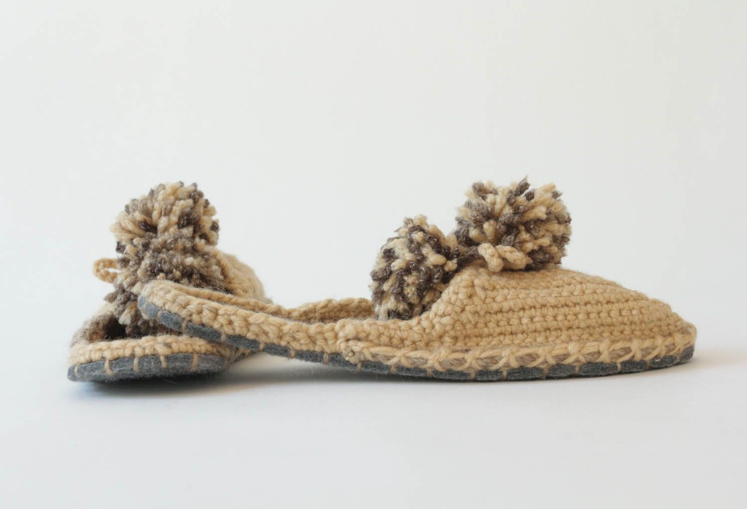 Pantofole da casa fatte a mano di lana naturale da donna belle morbide foto 1