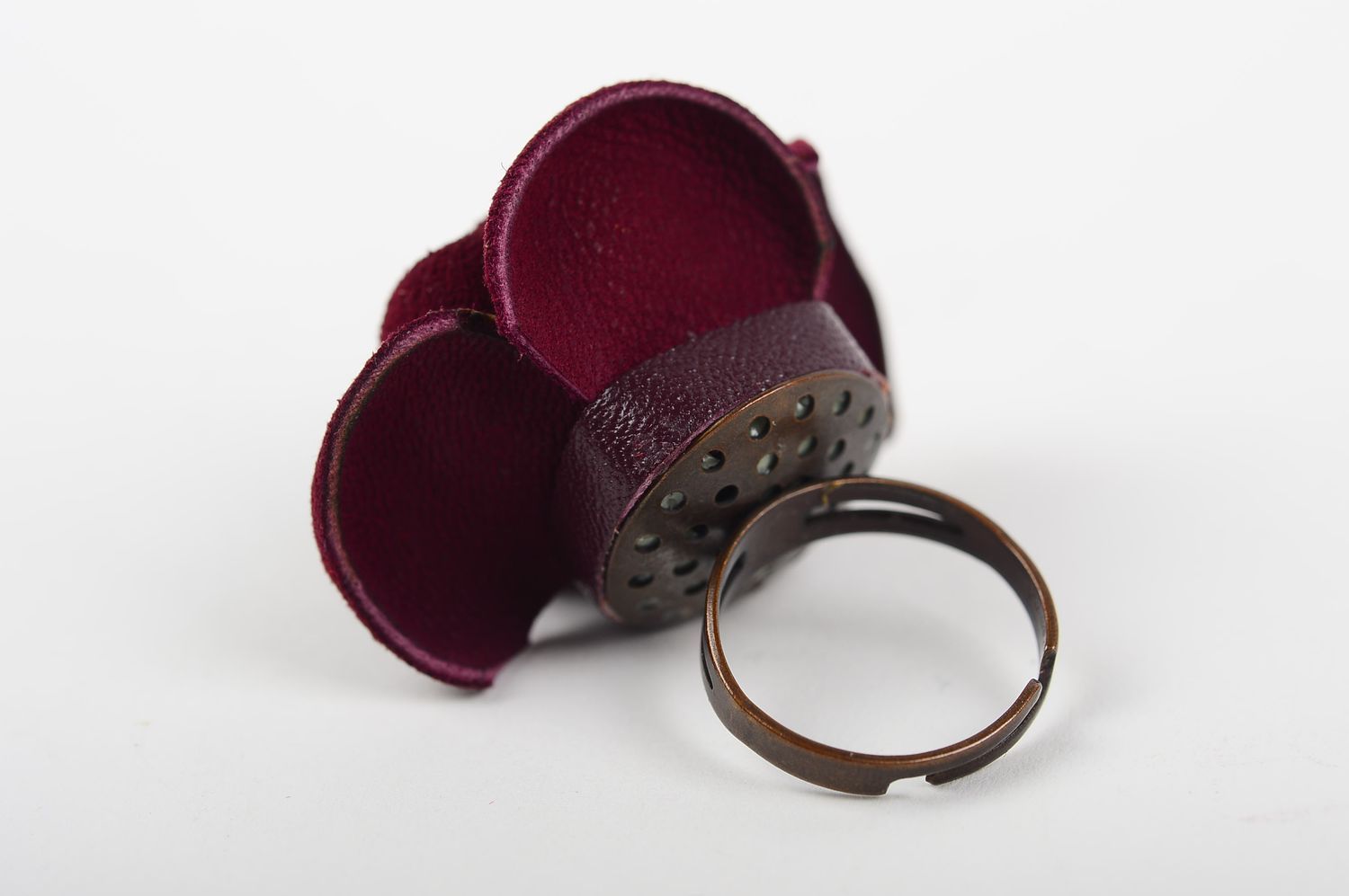 Кольцо из кожи кольцо ручной работы стильное украшение из кожи авторское фото 5