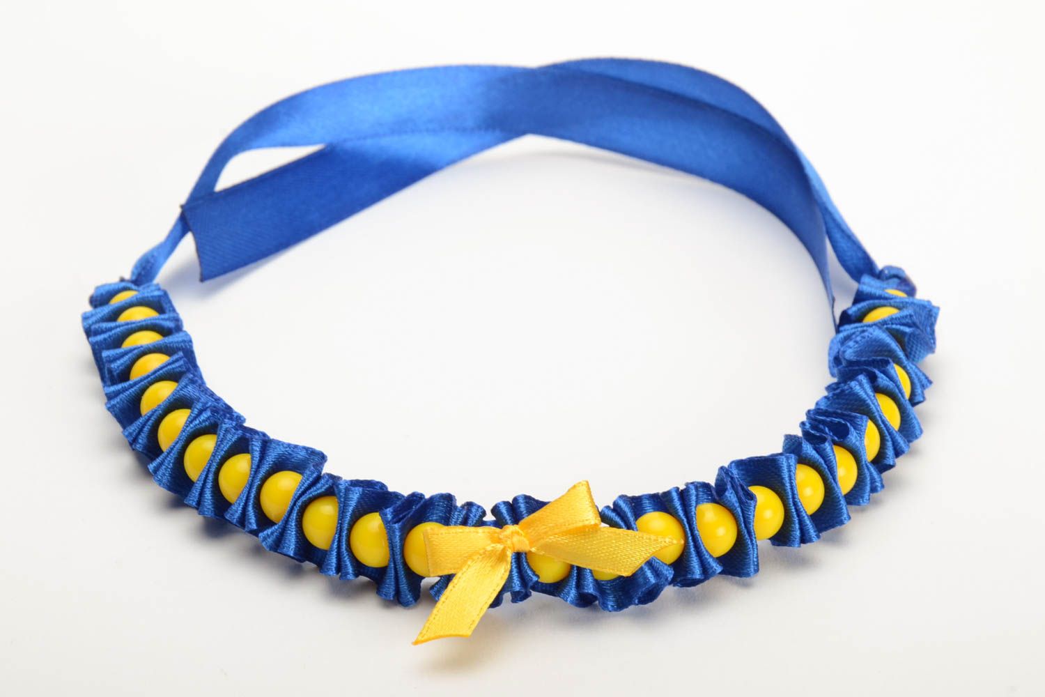 Blau gelbes gefochtenes Armband aus Atlasband mit Plastik Kugeln handgemacht foto 4