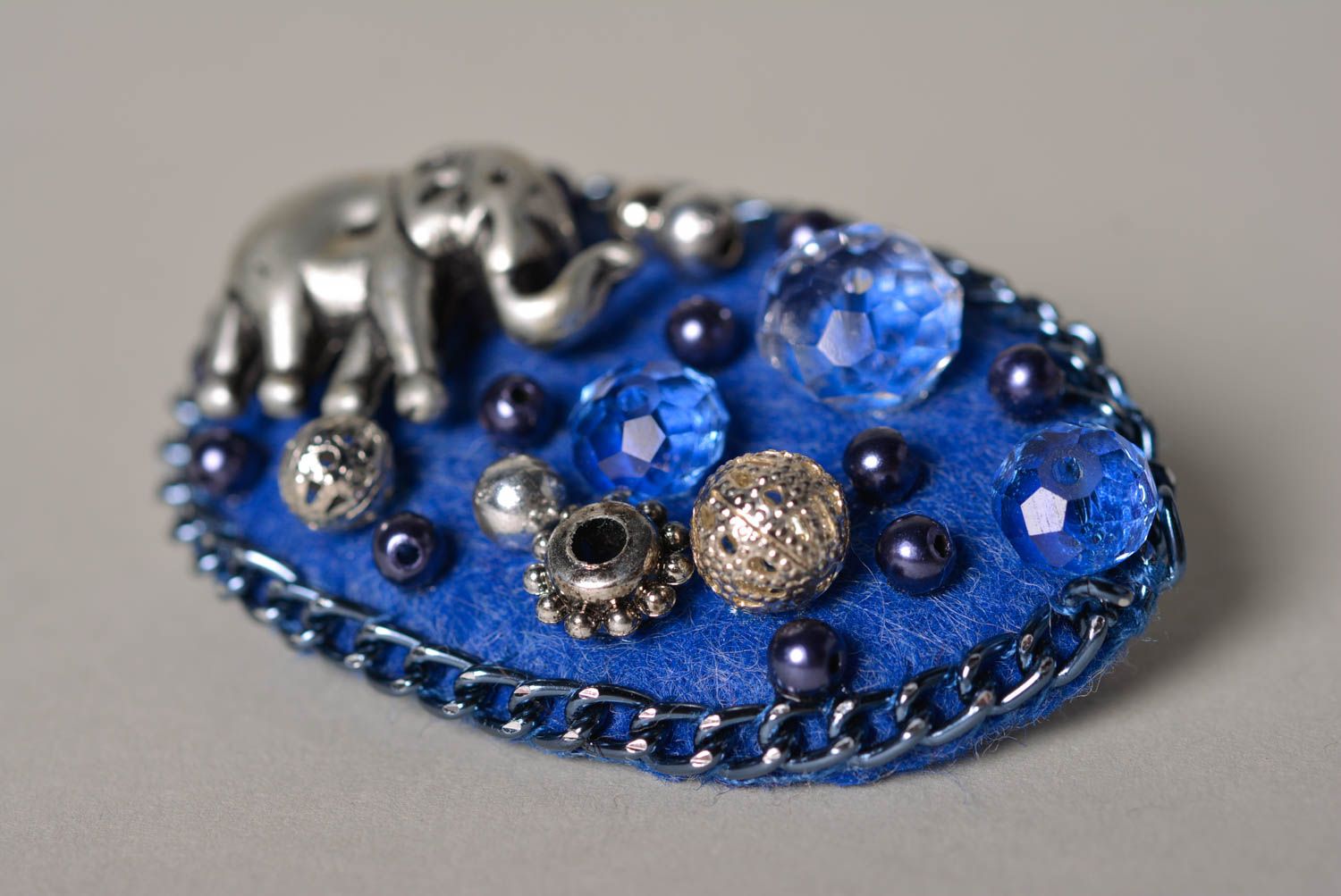 Broche bleue faite main Accessoire femme ovale avec éléphant Cadeau femme photo 5