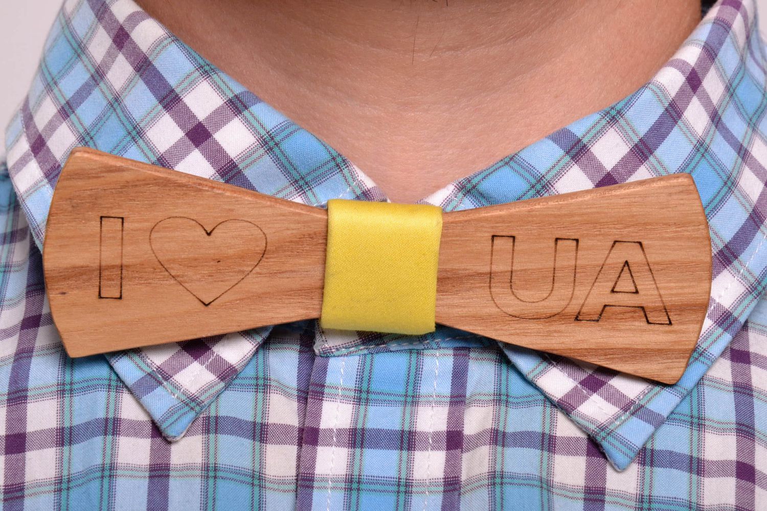 Деревянный галстук-бабочка и платок I love UA фото 5