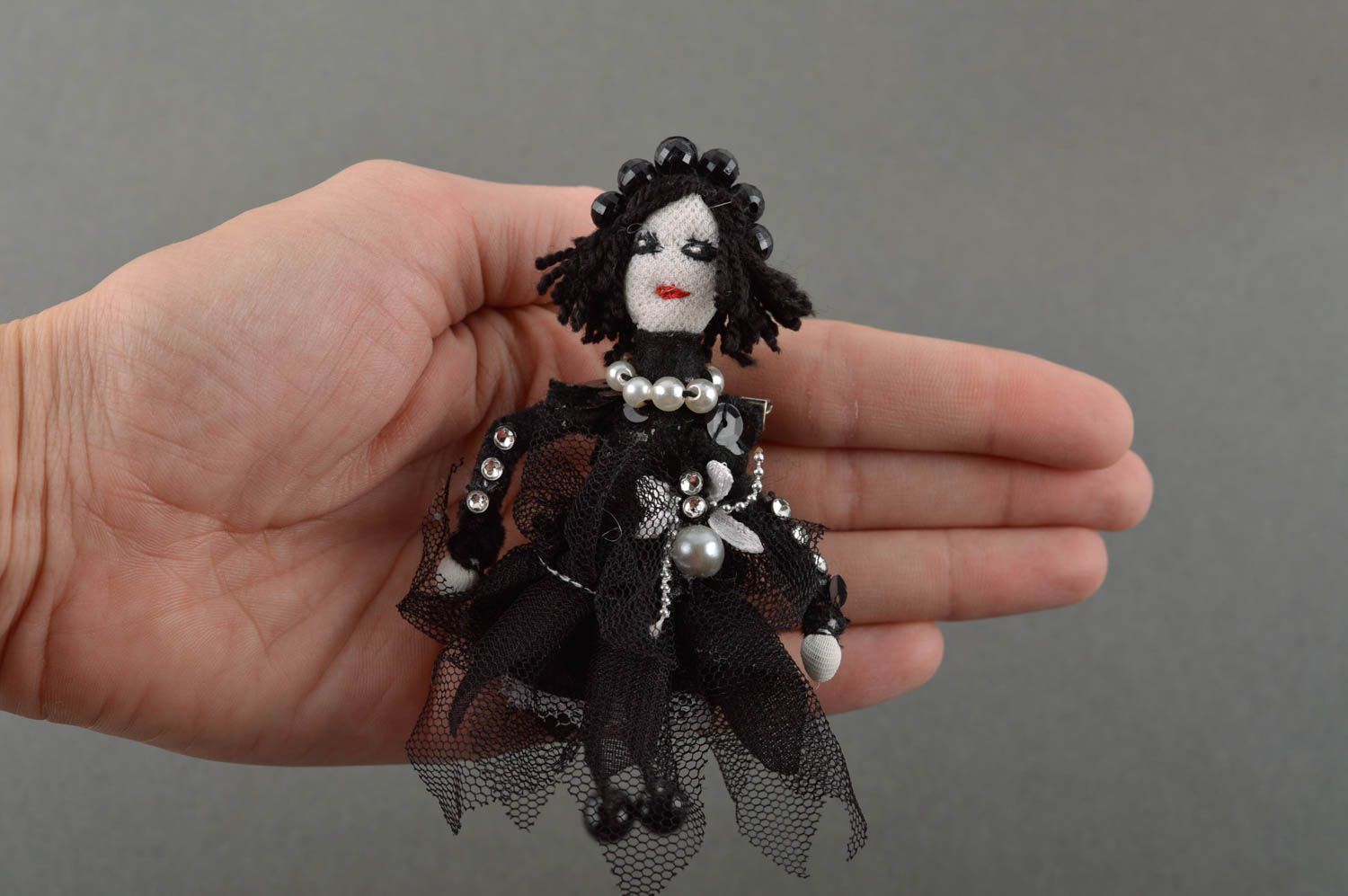 Broche hecho a mano con forma de muñeca accesorio de moda regalo original foto 5